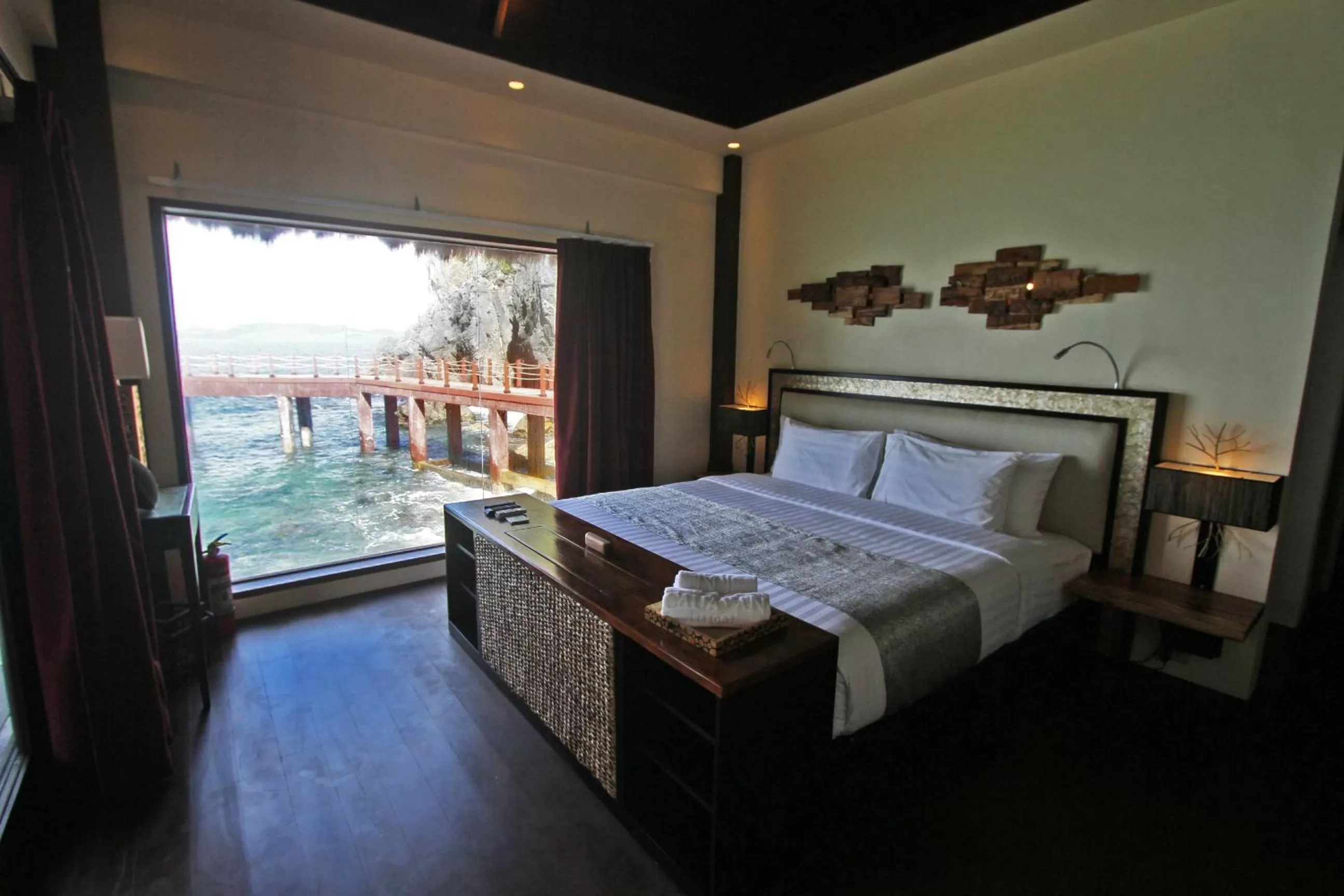 Photo of the whole room, Bed in Cauayan Island Resort and Spa