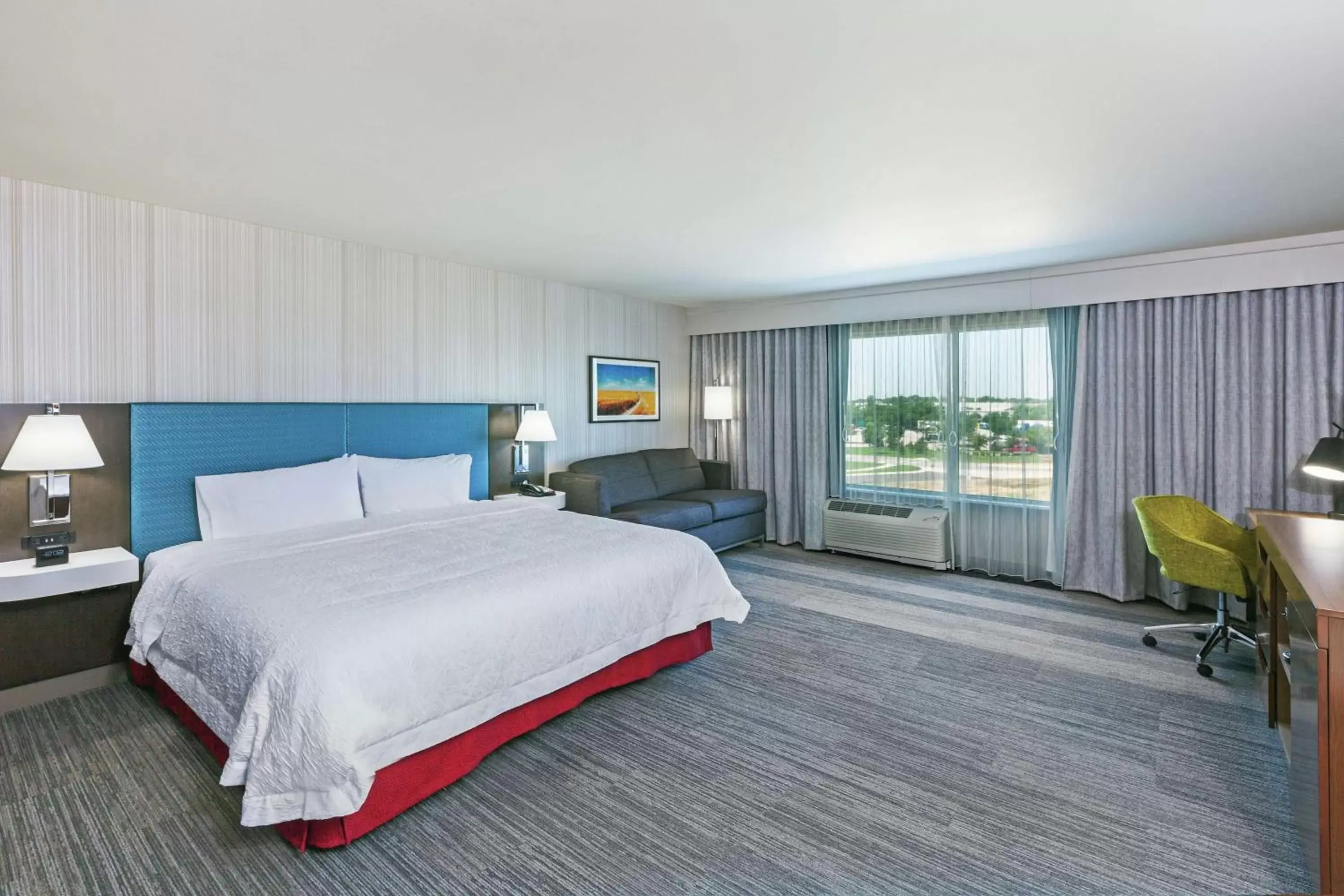 King Room - Mobility Access/Non-Smoking in Hampton Inn Gardner King Room - Mobility Access/Non-Smoking in Hampton Inn Gardner