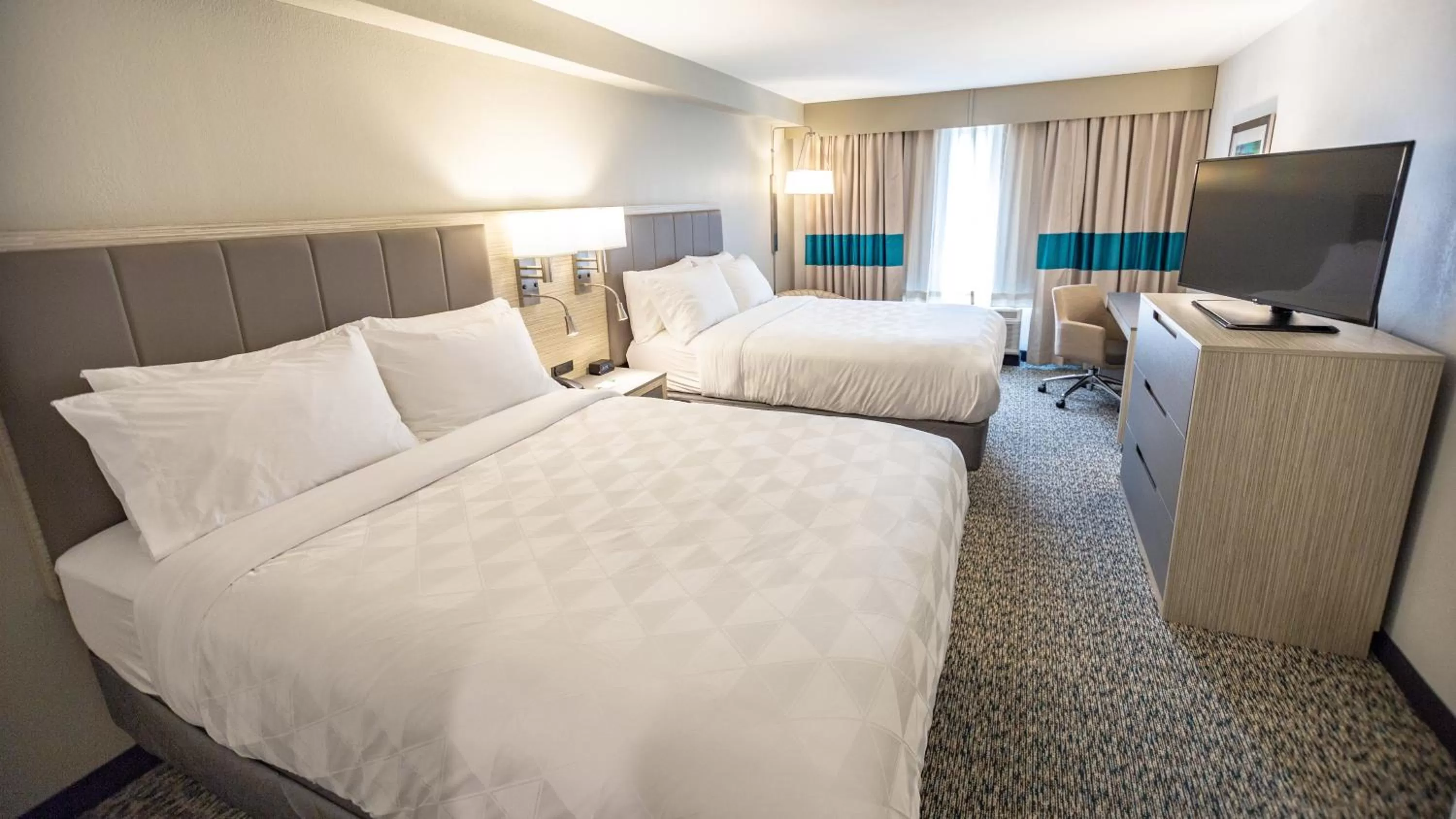 Photo of the whole room, Bed in Holiday Inn Knoxville N - Merchant Drive by IHG