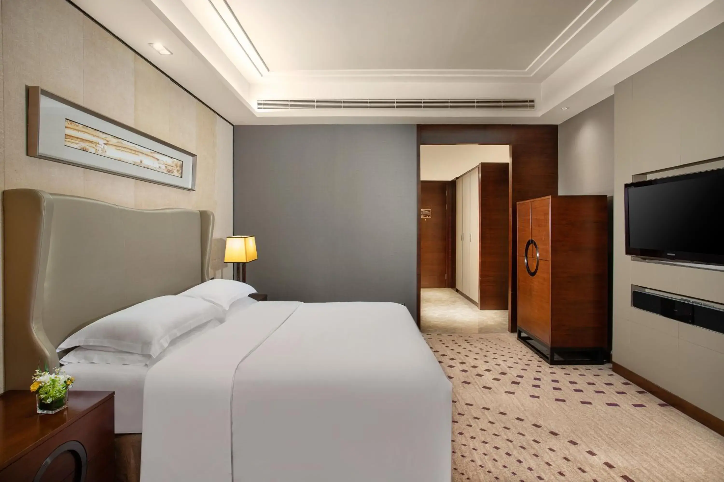Premium King Room in Crowne Plaza Huizhou by IHG Premium King Room in Crowne Plaza Huizhou by IHG