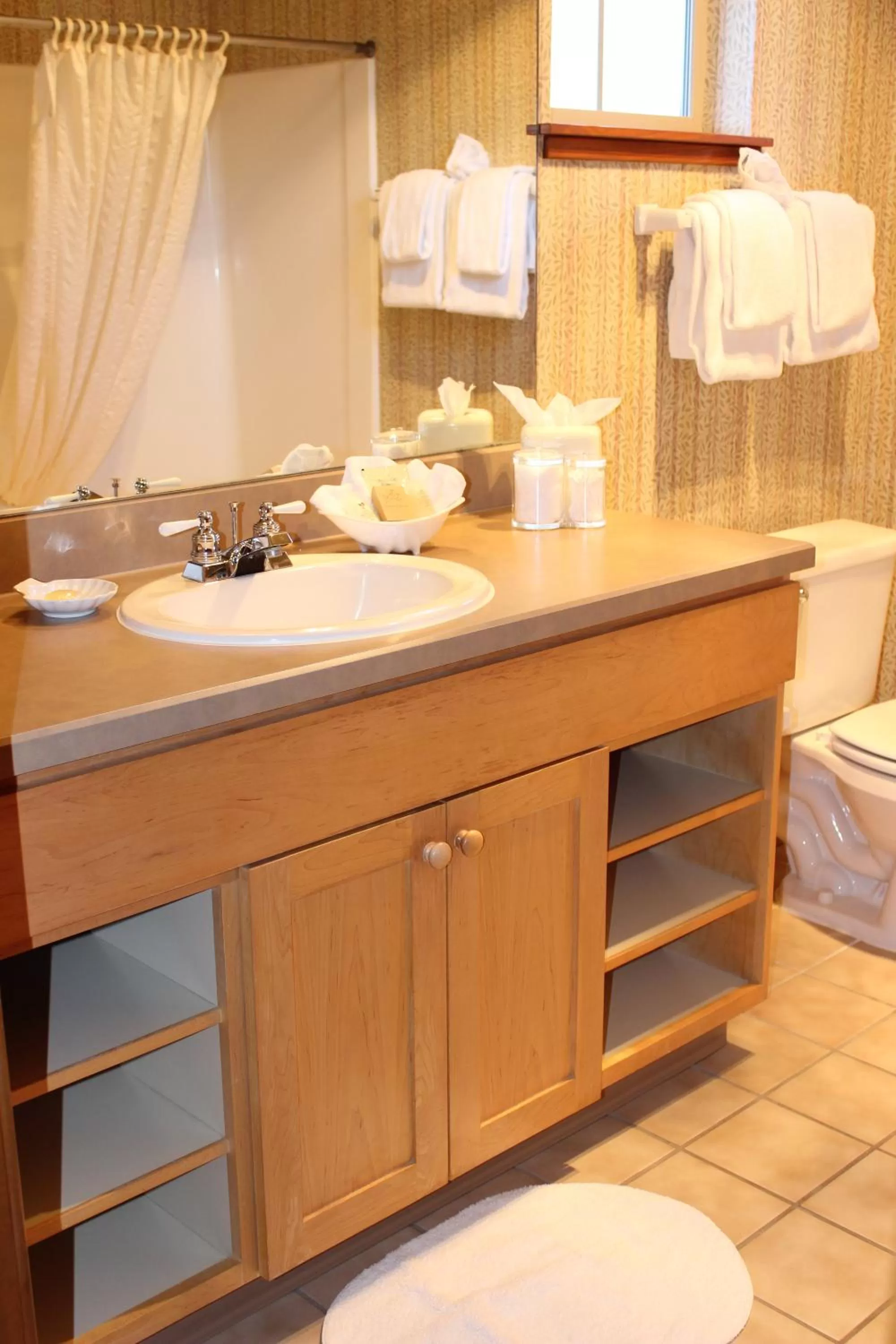 Classic King Room with Sofa Sleeper, 2nd Floor, Non - Pet in Inn at Cannon Beach