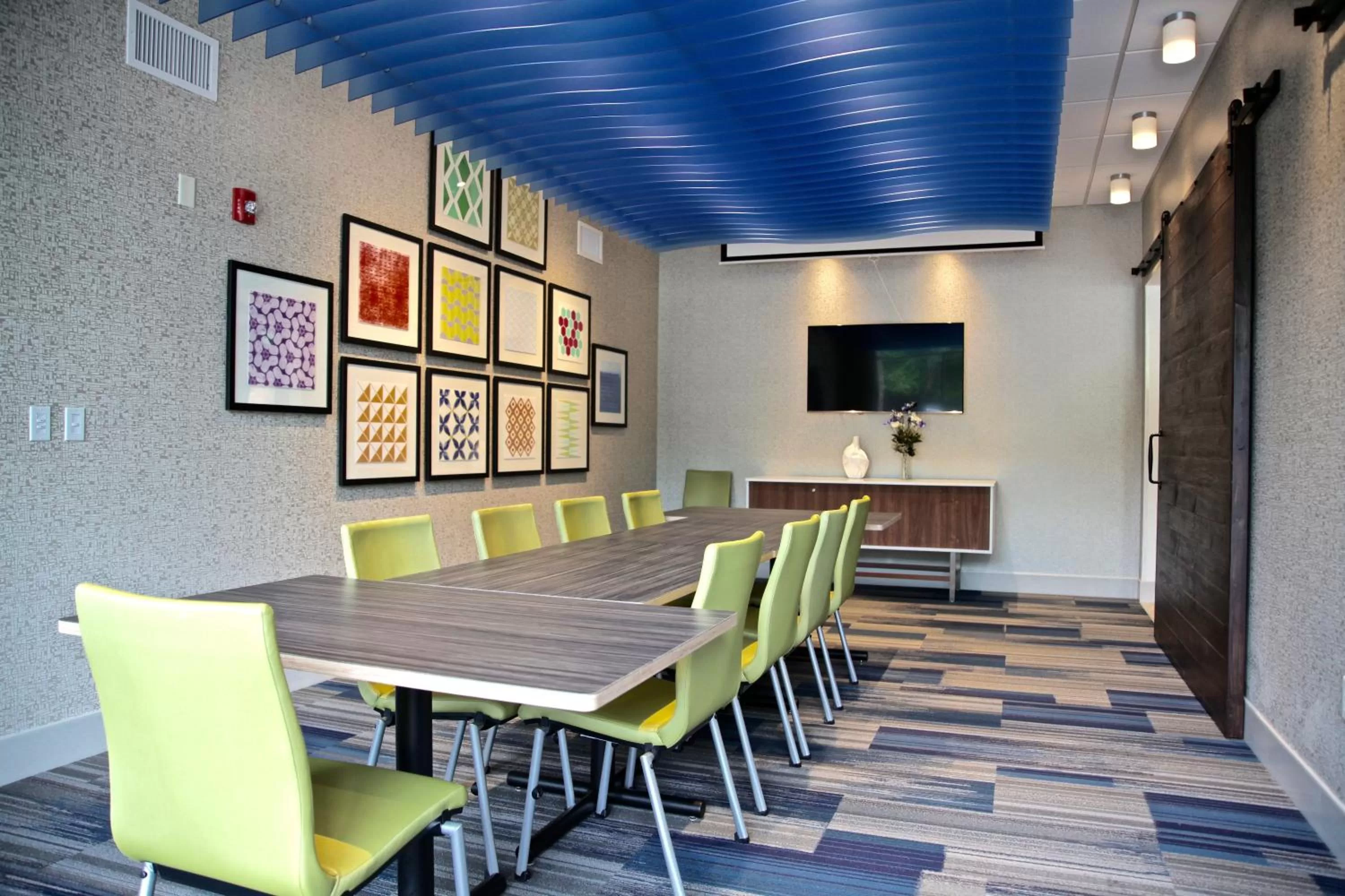 Meeting/conference room in Holiday Inn Express & Suites Oswego by IHG