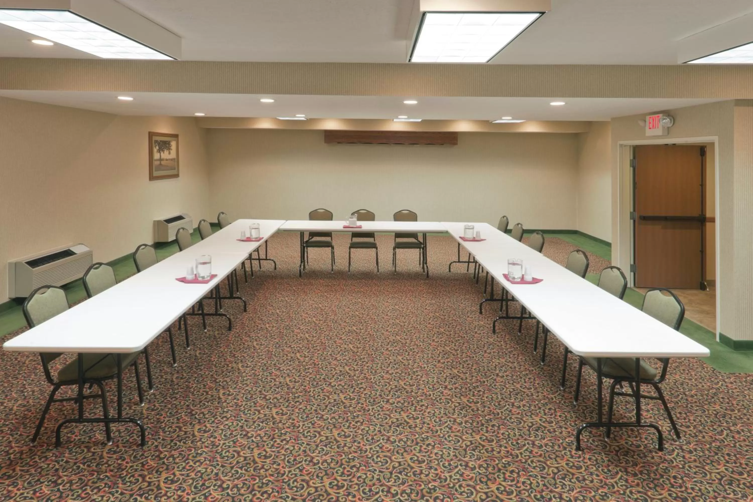 Meeting/conference room in Holiday Inn Express Hotel & Suites Pierre-Fort Pierre by IHG