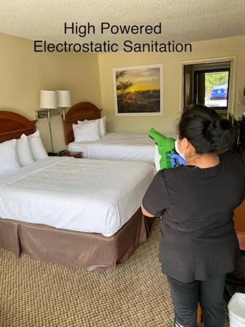 Bed in Days Inn by Wyndham Asheville West