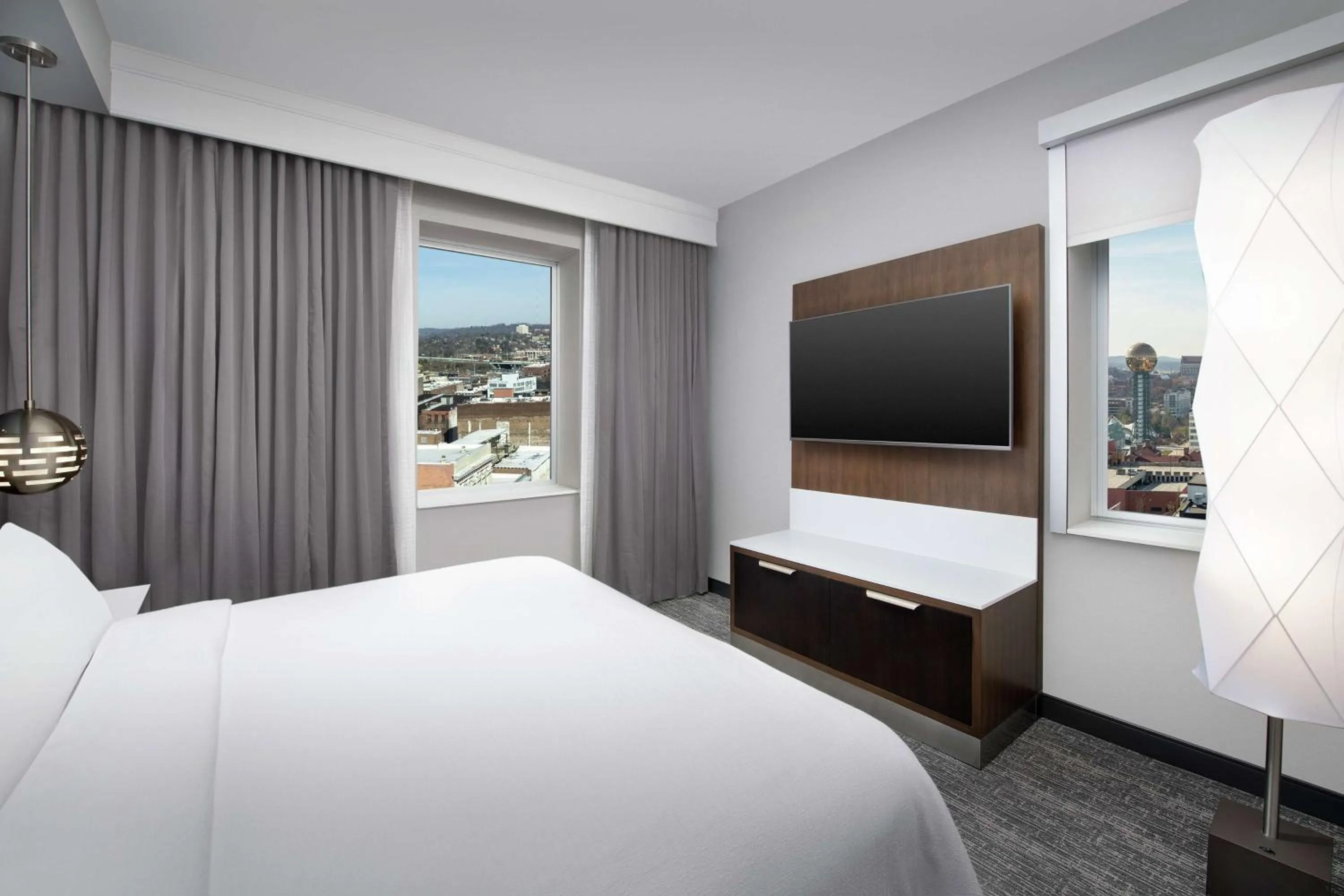 Bedroom, Bed in Embassy Suites By Hilton Knoxville Downtown