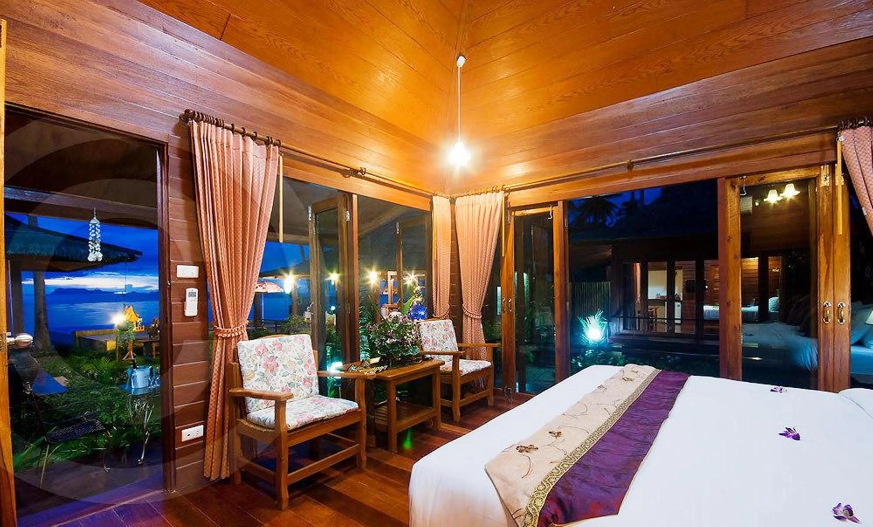 Photo of the whole room, Bed in Lipa Bay Resort