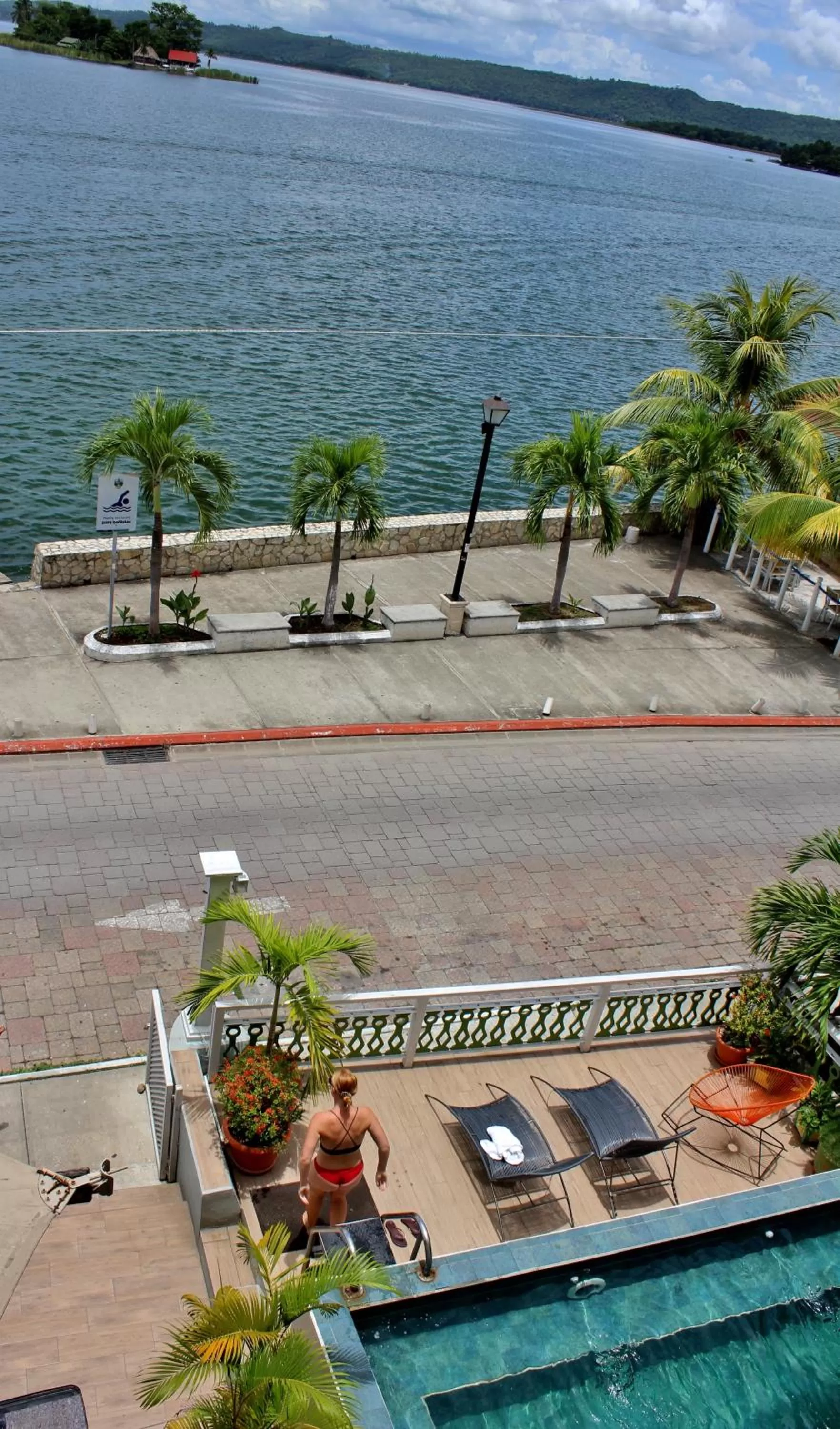 Swimming pool in Hotel Peten