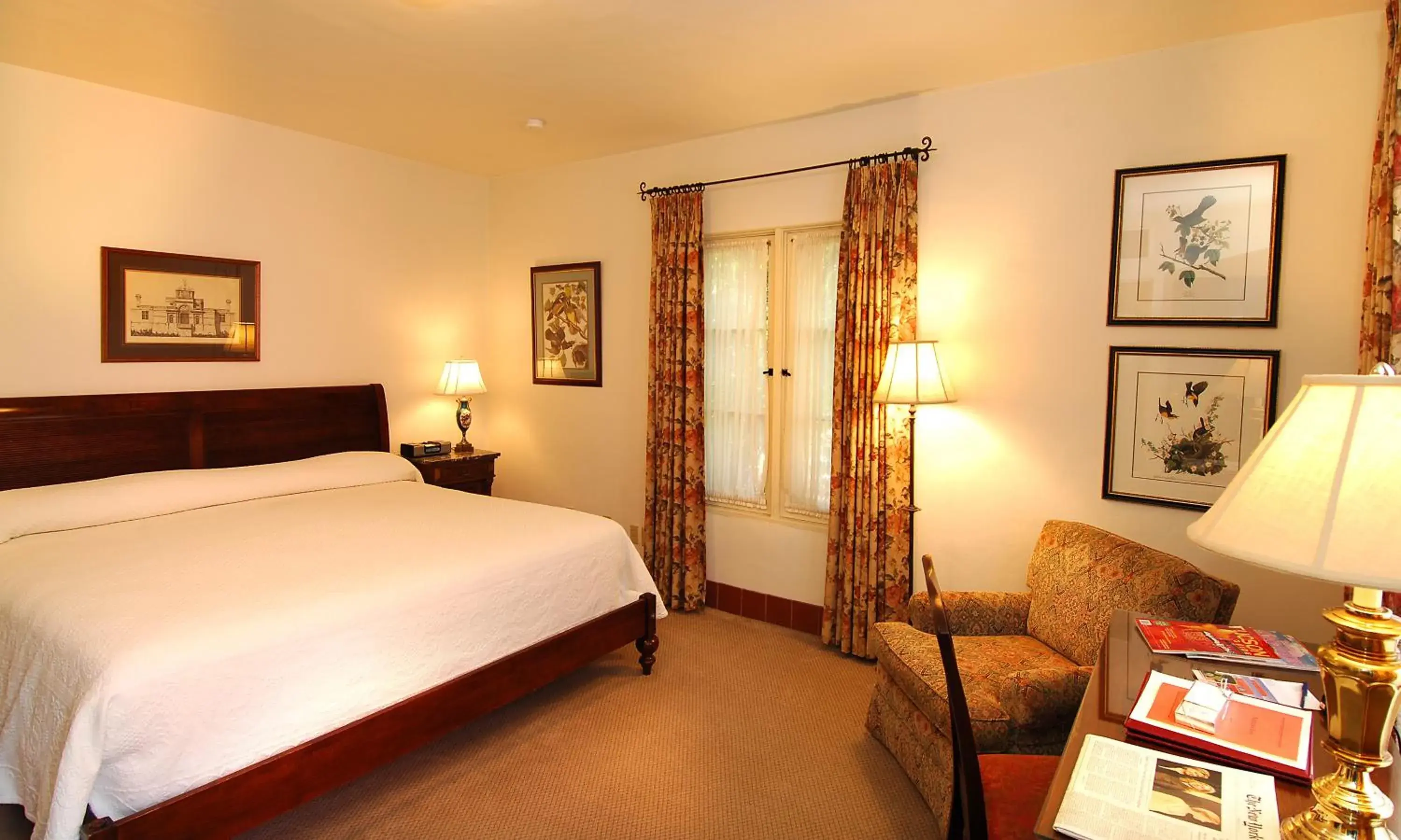 Premium King Room in Arizona Inn Premium King Room in Arizona Inn