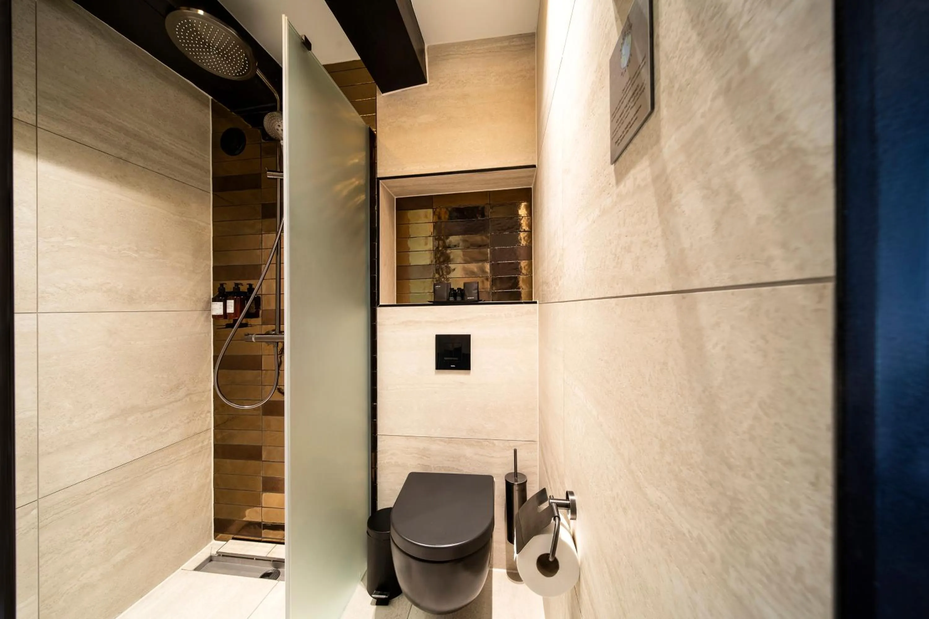 Bathroom in Rokin Hotel