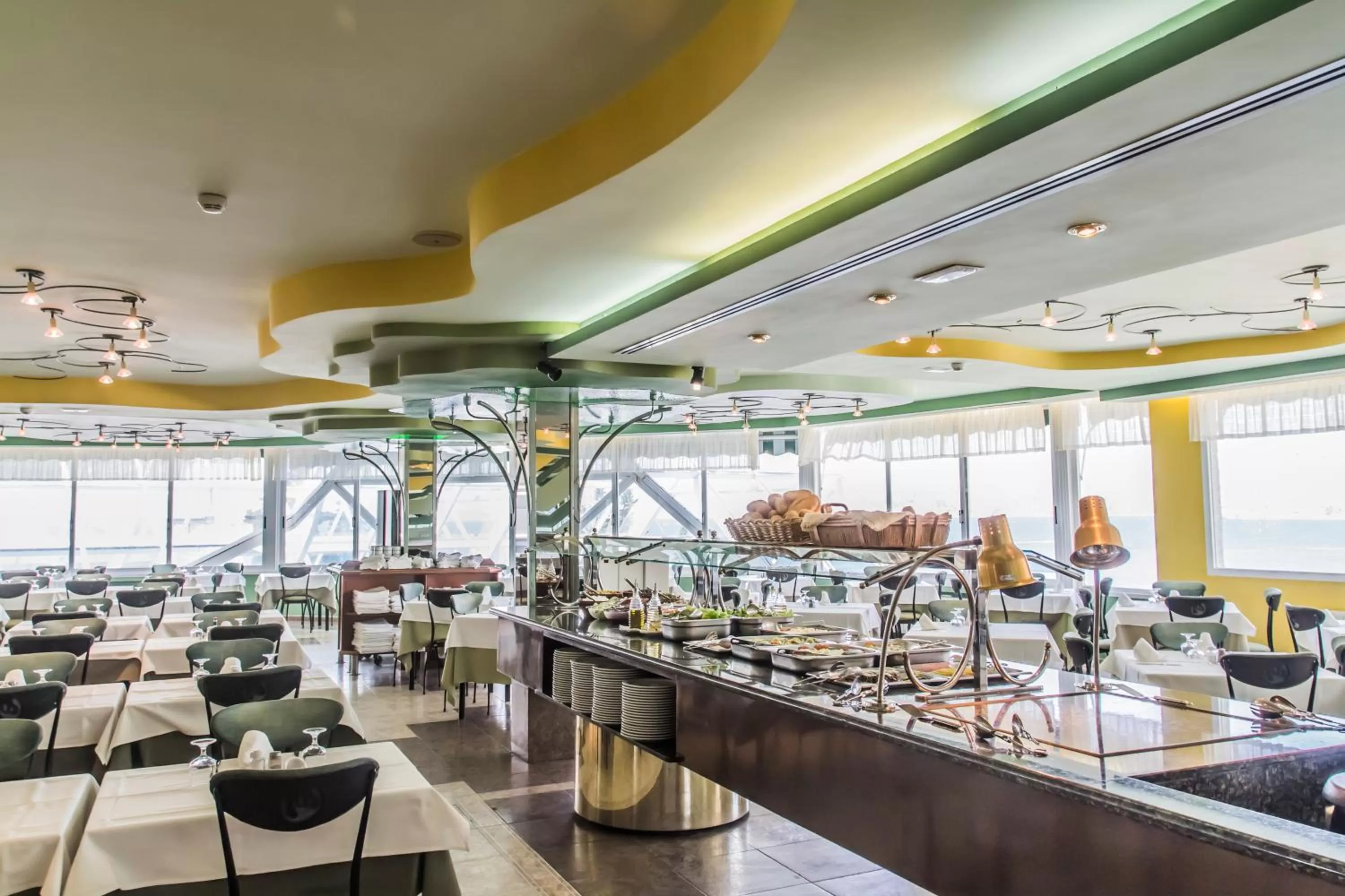 Restaurant/places to eat in KAKTUS Hotel Benikaktus