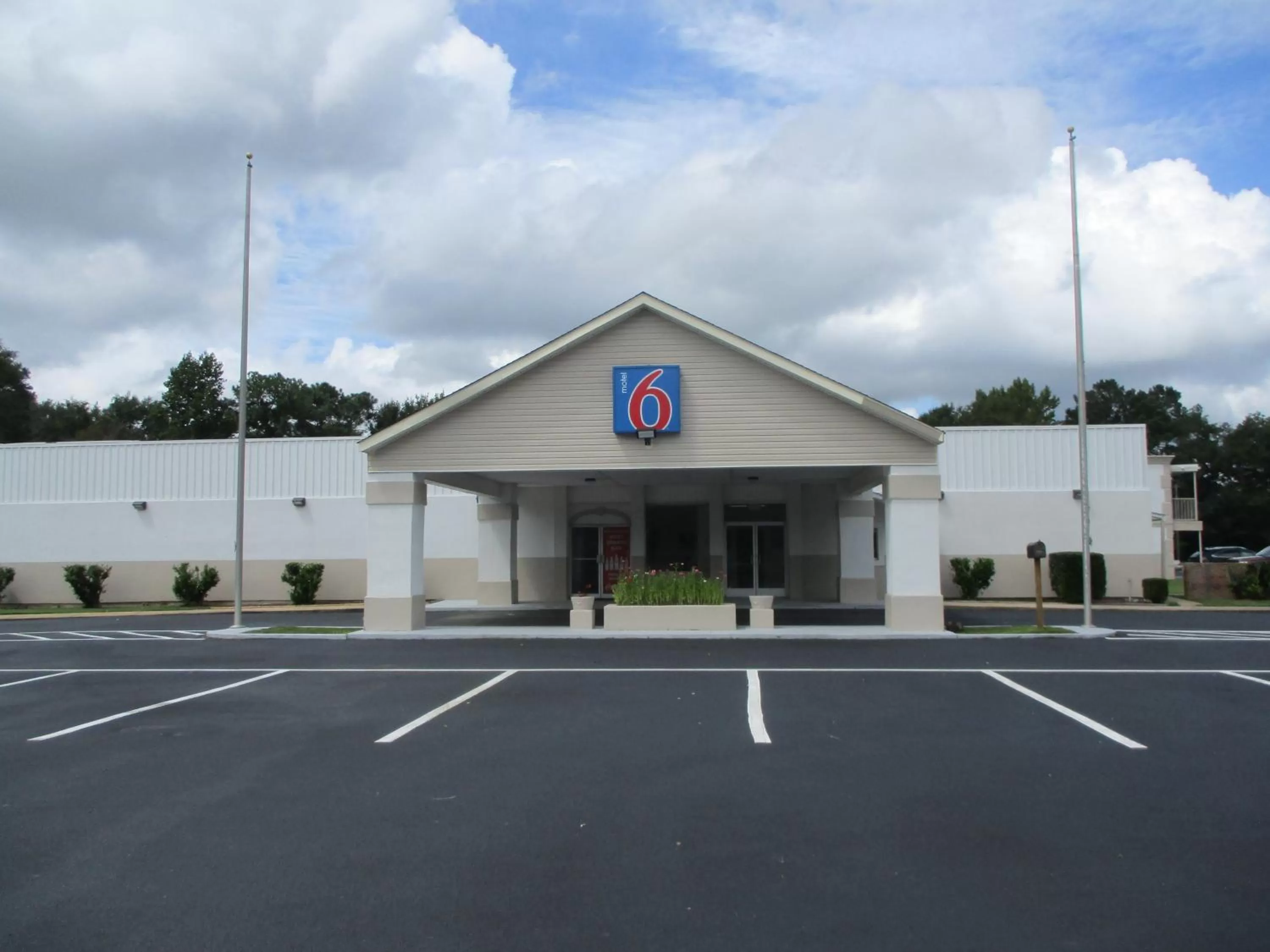 Facade/entrance in Motel 6-Bay Minette, AL