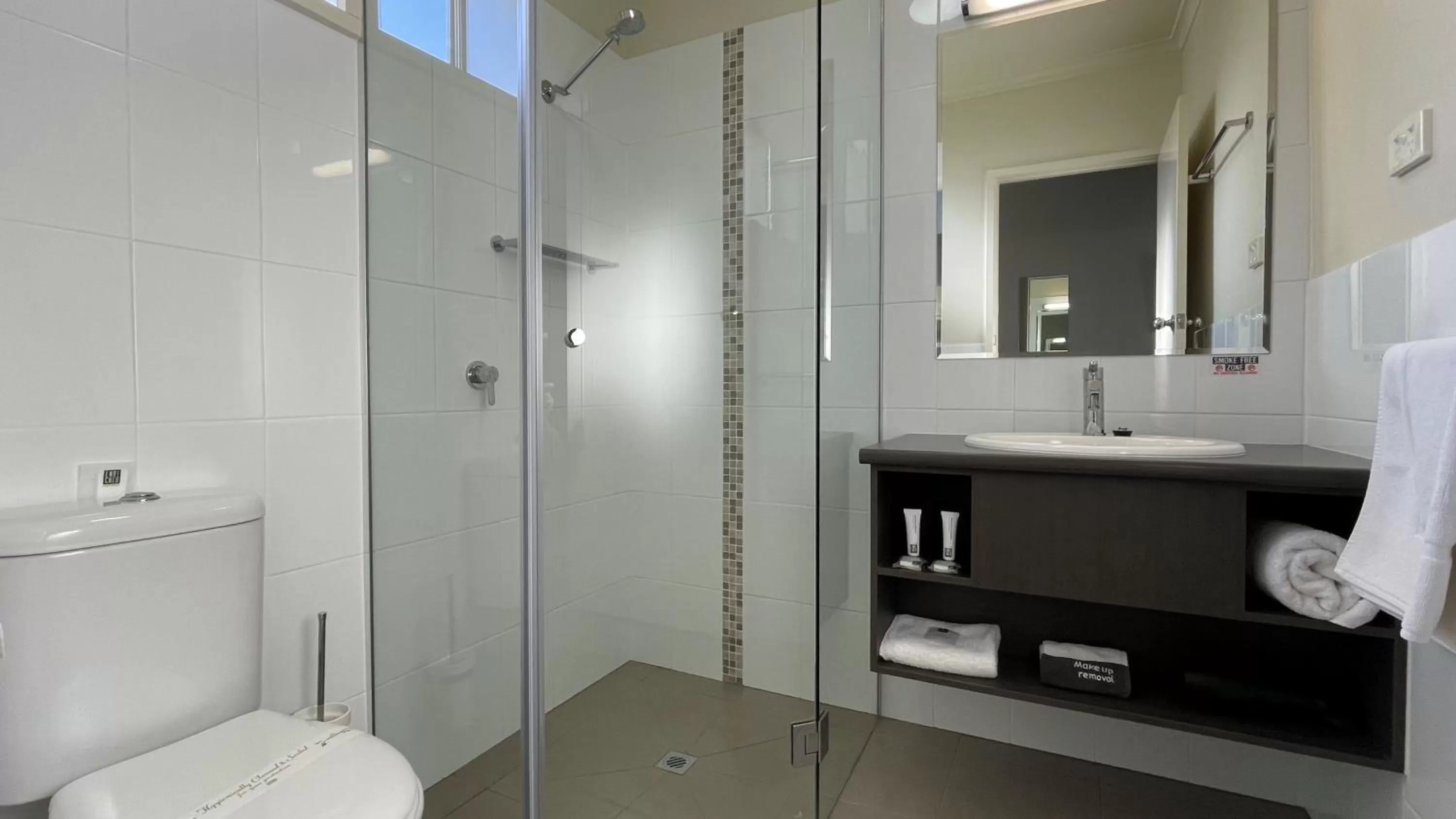 Bathroom in Loddon River Motel Kerang