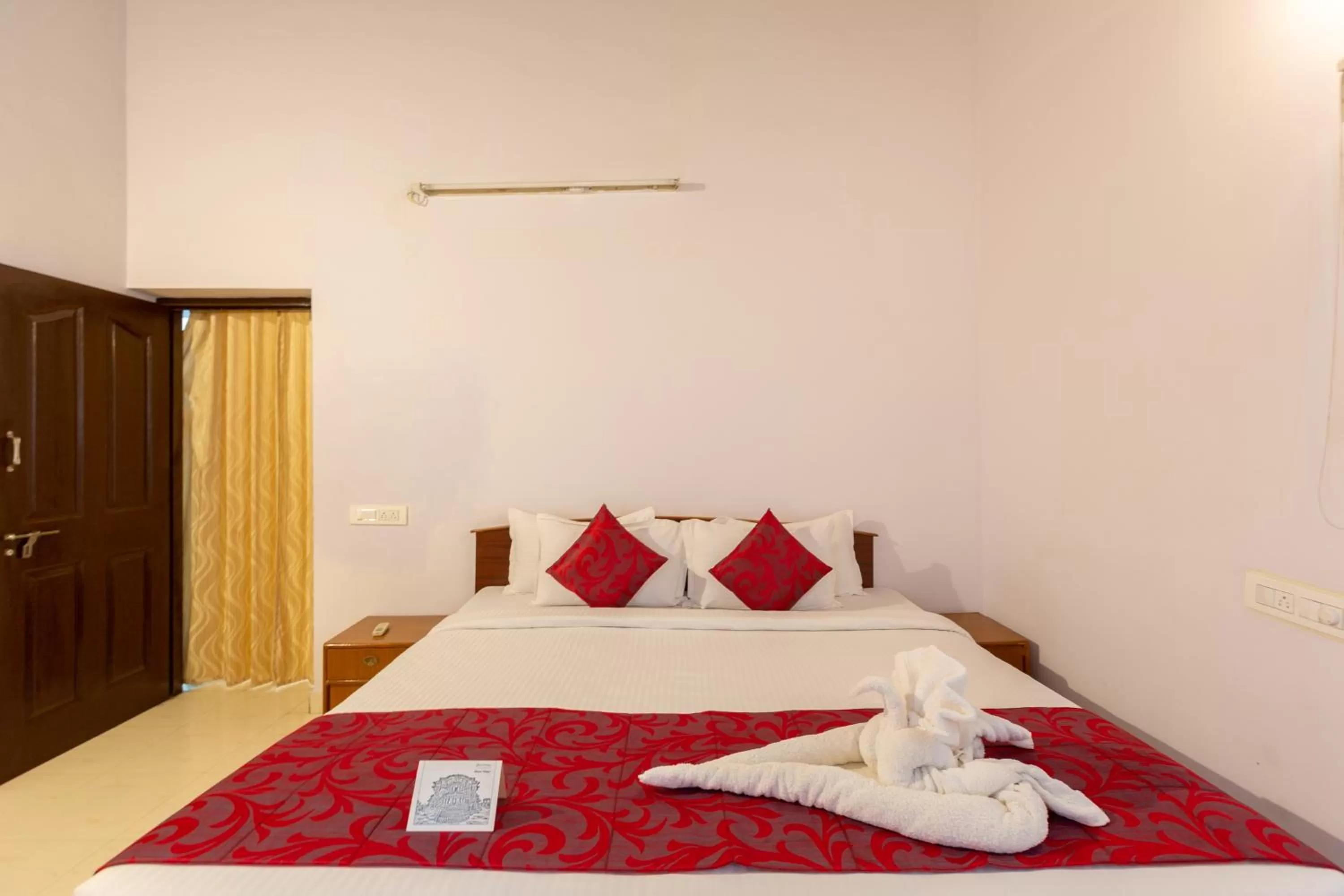 Bed in KSTDC Hotel Mayura Velapuri Belur