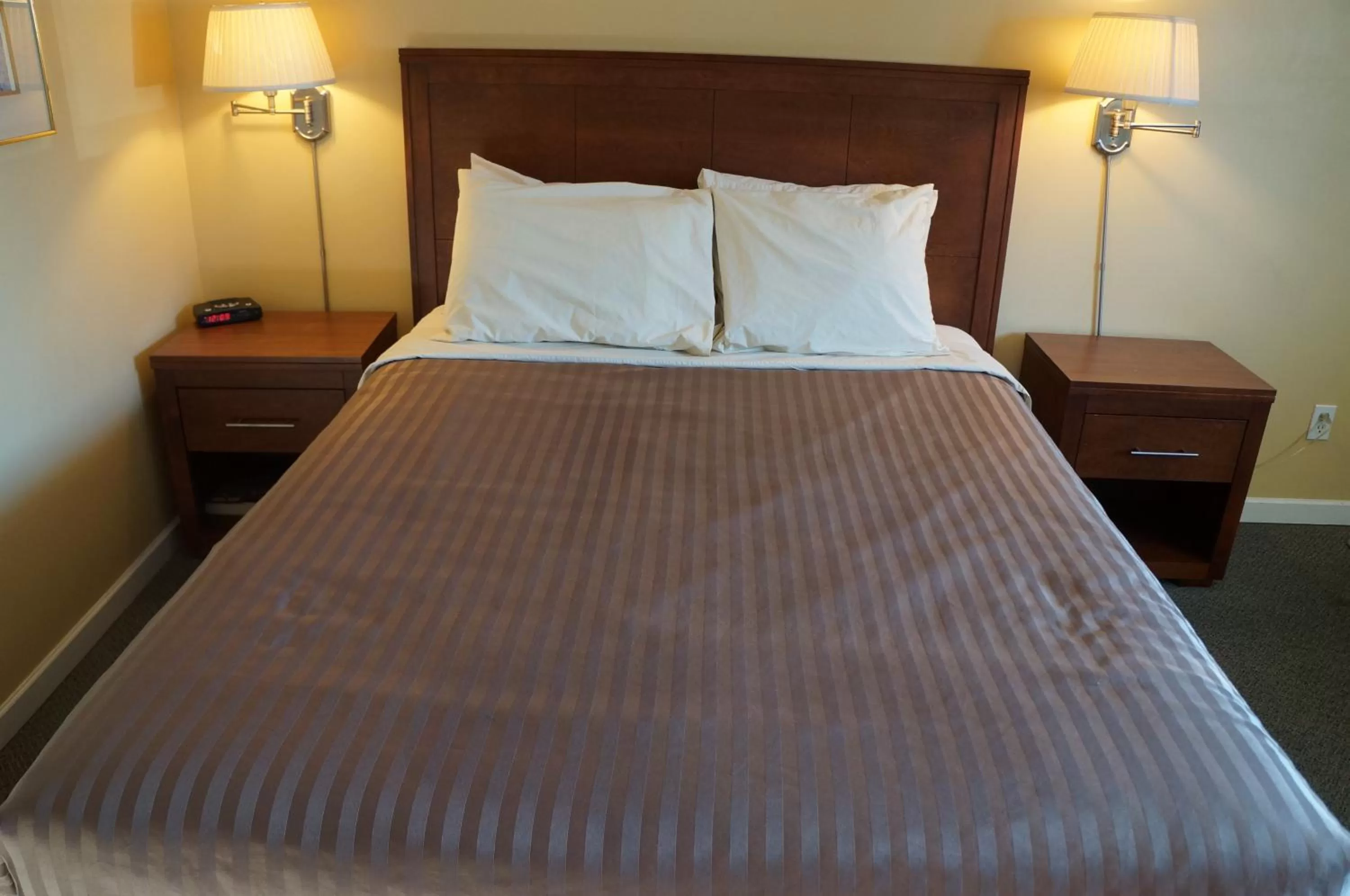 Bed in Westward Inn & Suites