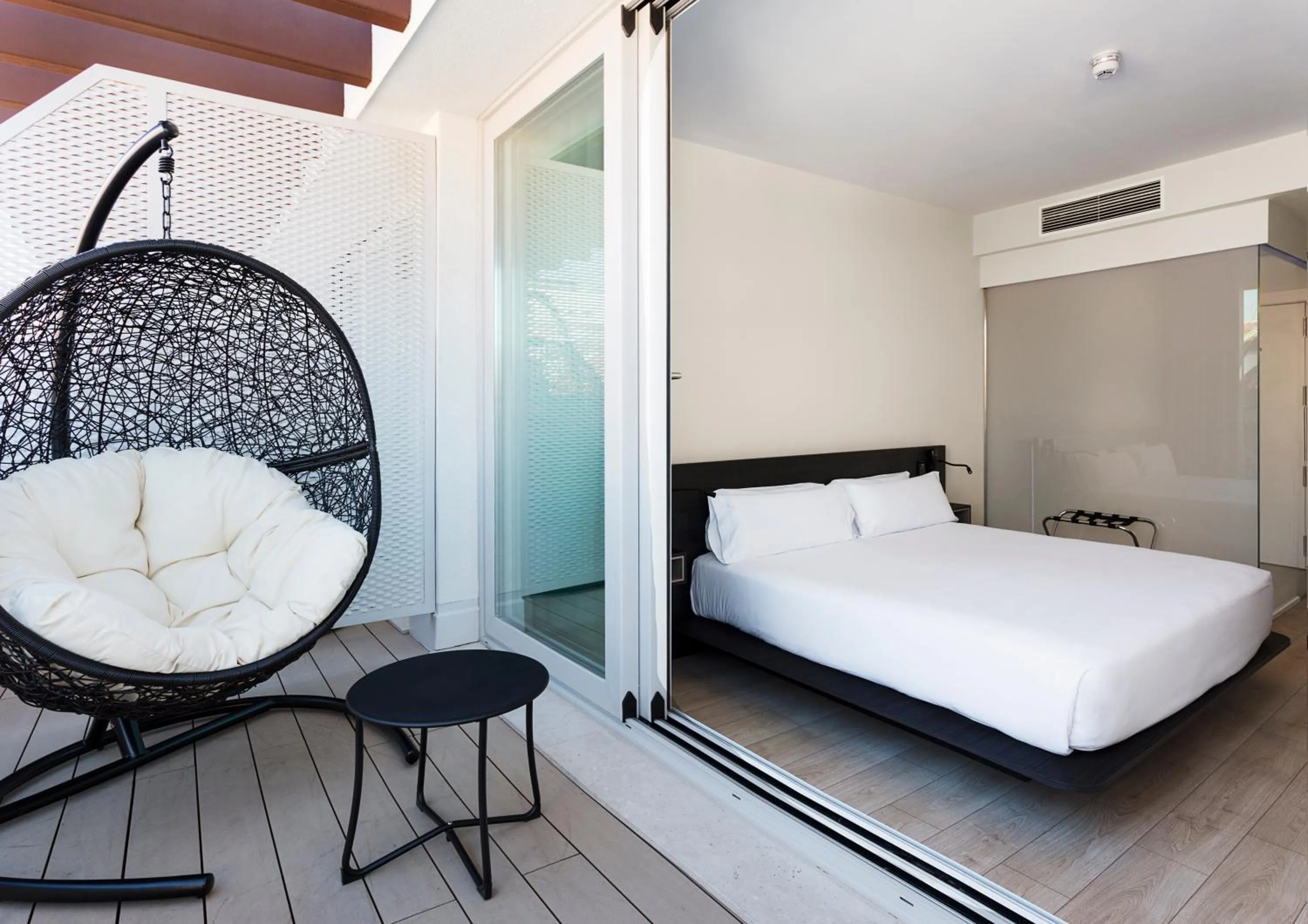 Balcony/Terrace, Bed in B&B HOTEL Madrid Centro Puerta del Sol