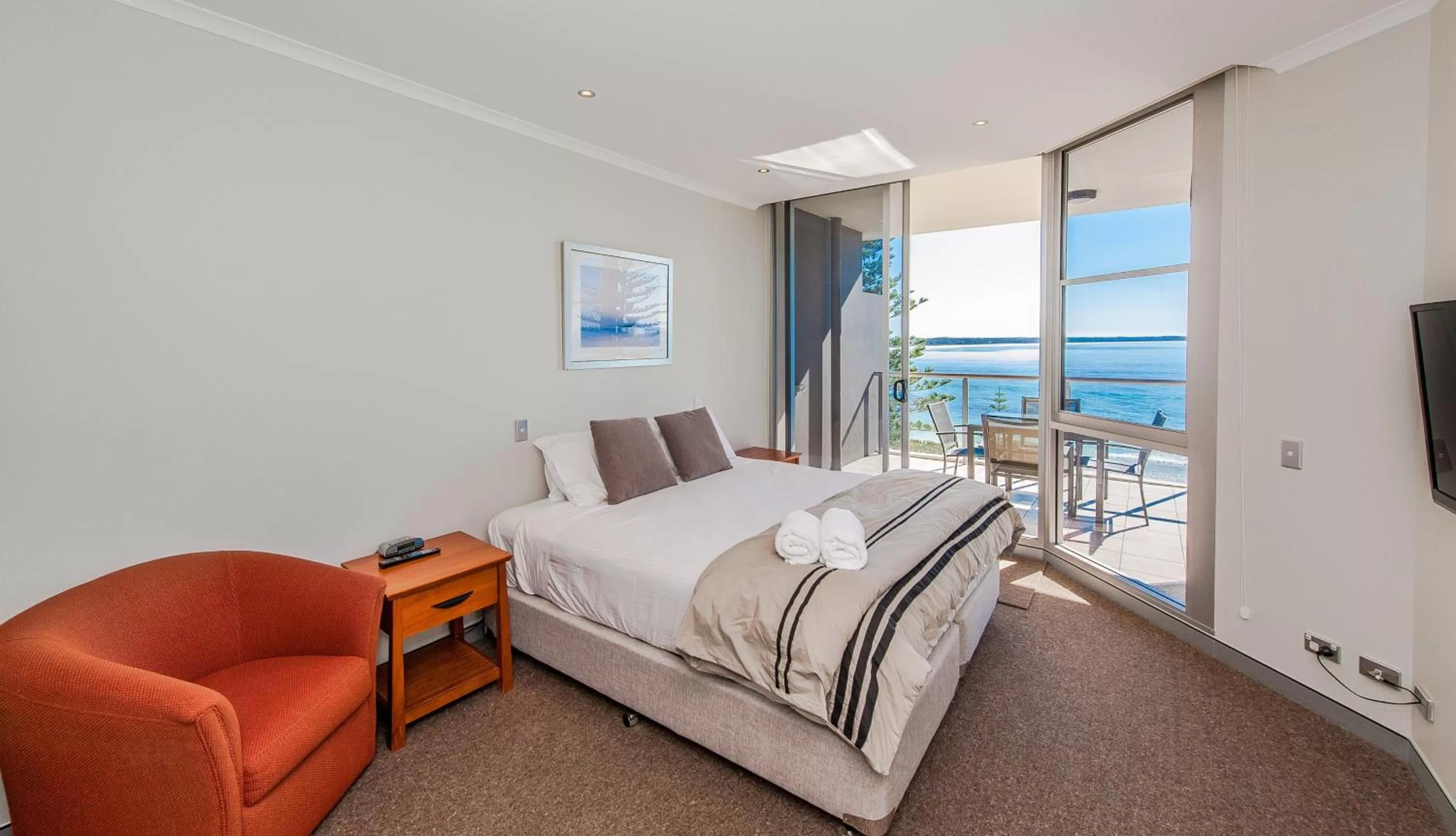 Balcony/Terrace, Bed in Sandcastle Apartments