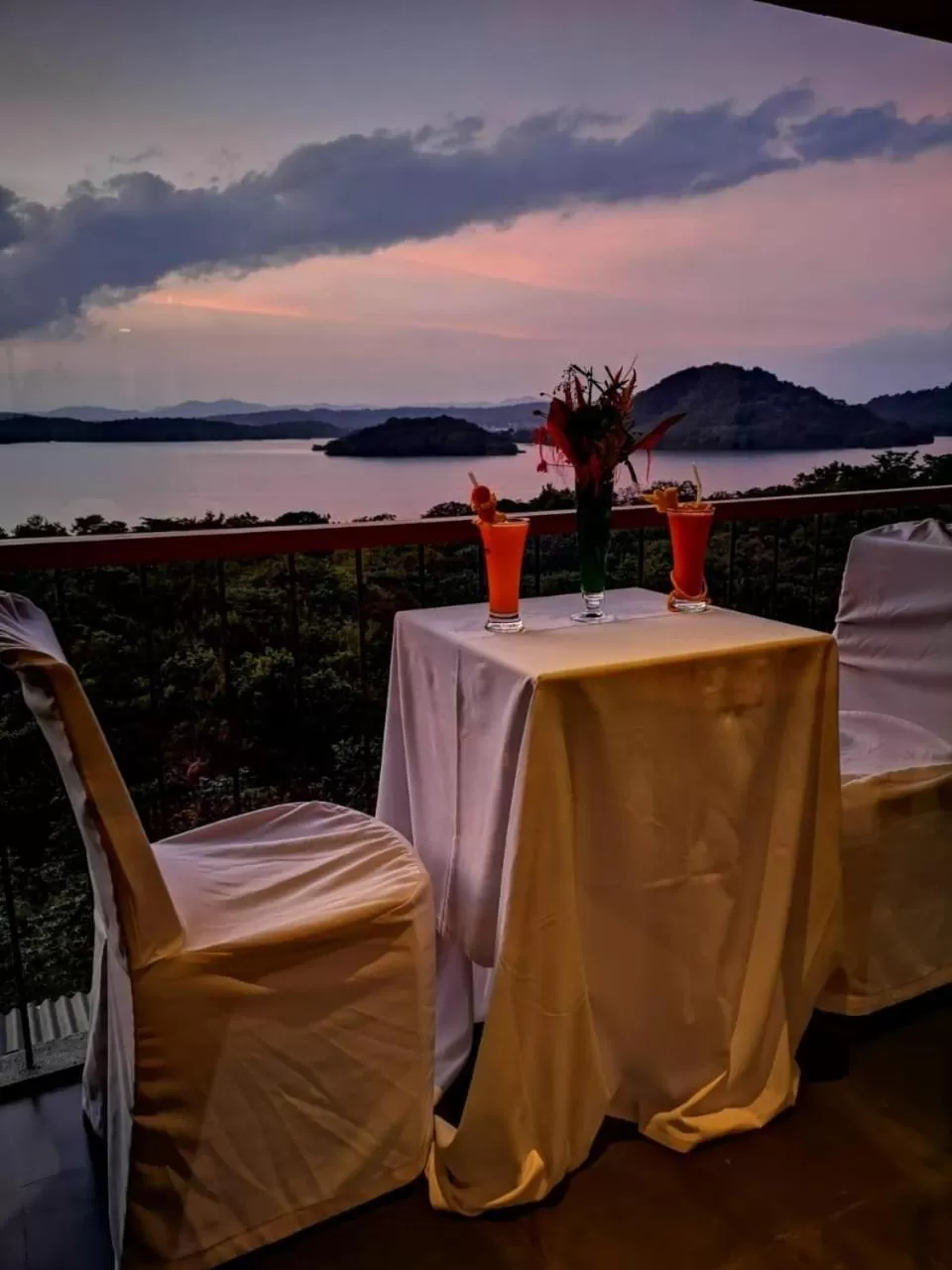 Dining area in Lavendish Lake Giritale - Former Giritale Hotel