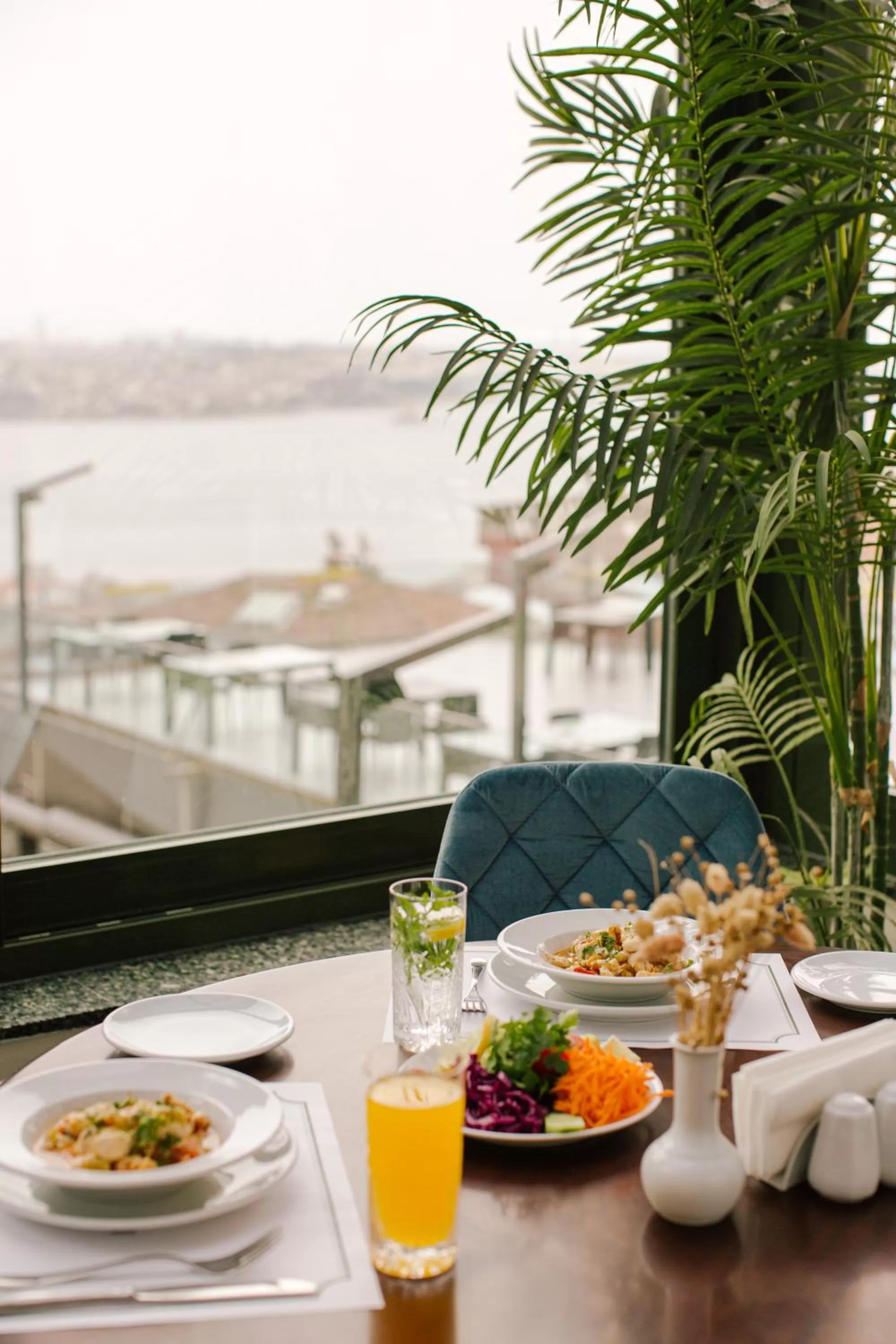 Restaurant/places to eat in Marble Hotel