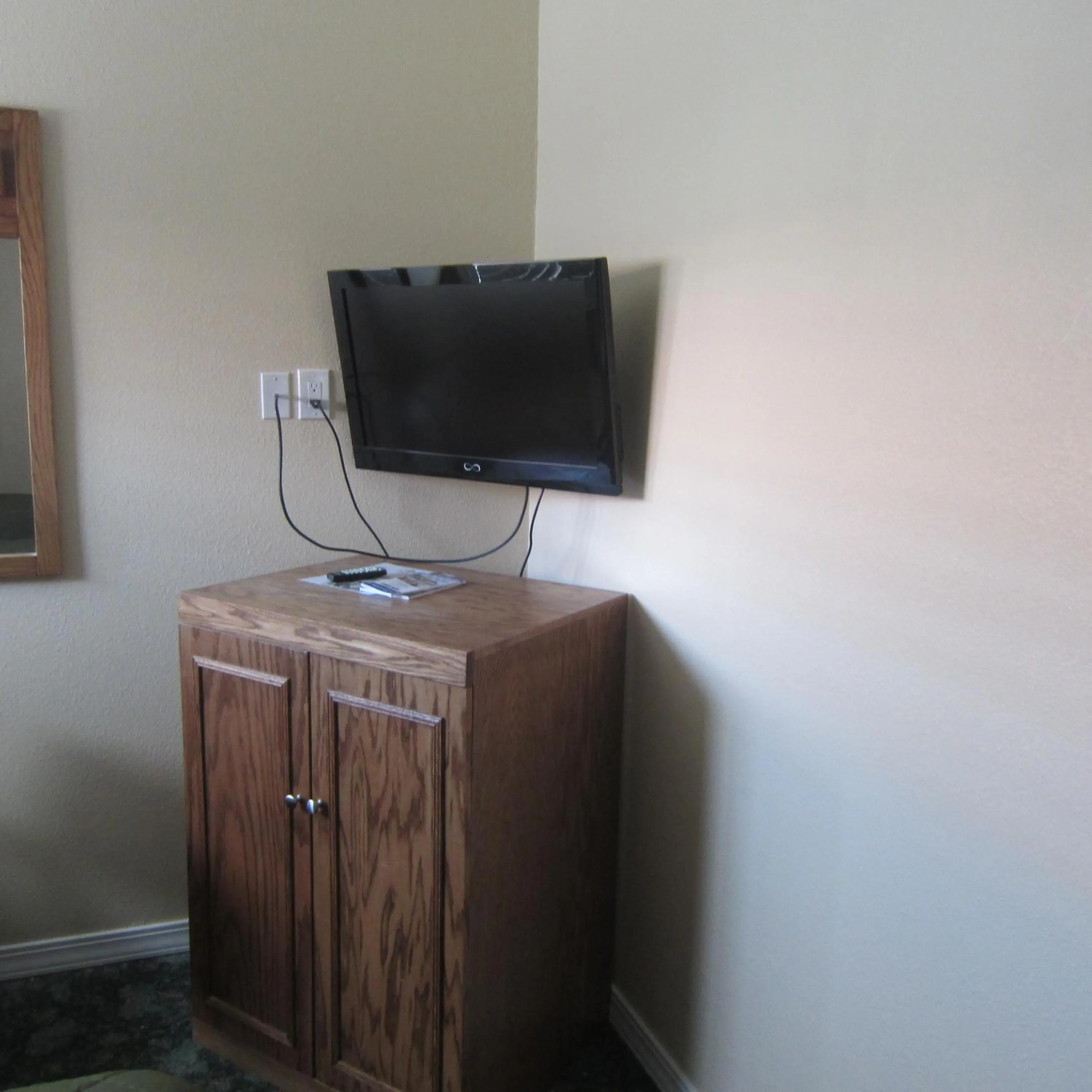 TV and multimedia in Pacific Best Inn