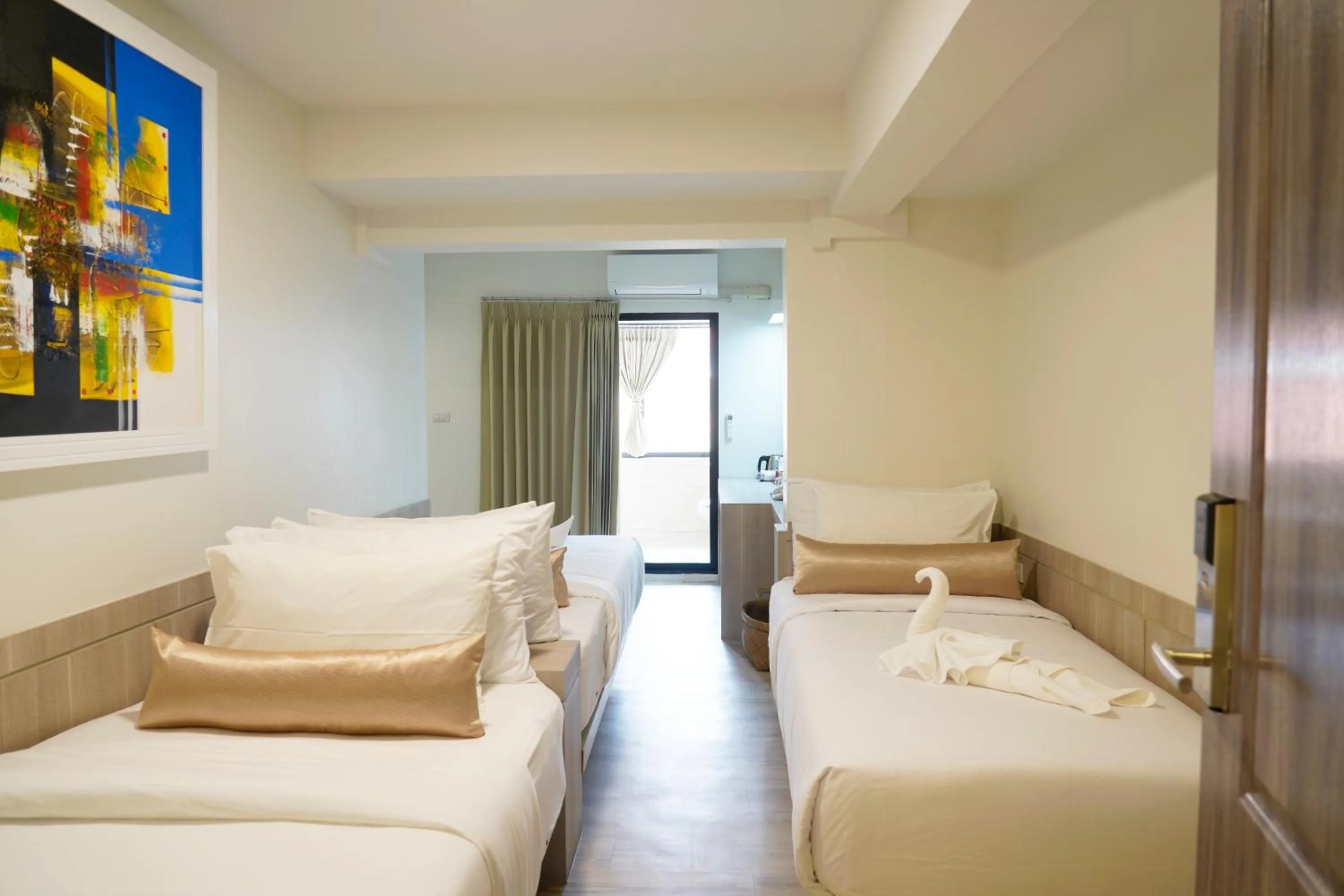 Photo of the whole room, Bed in Sawasdee House