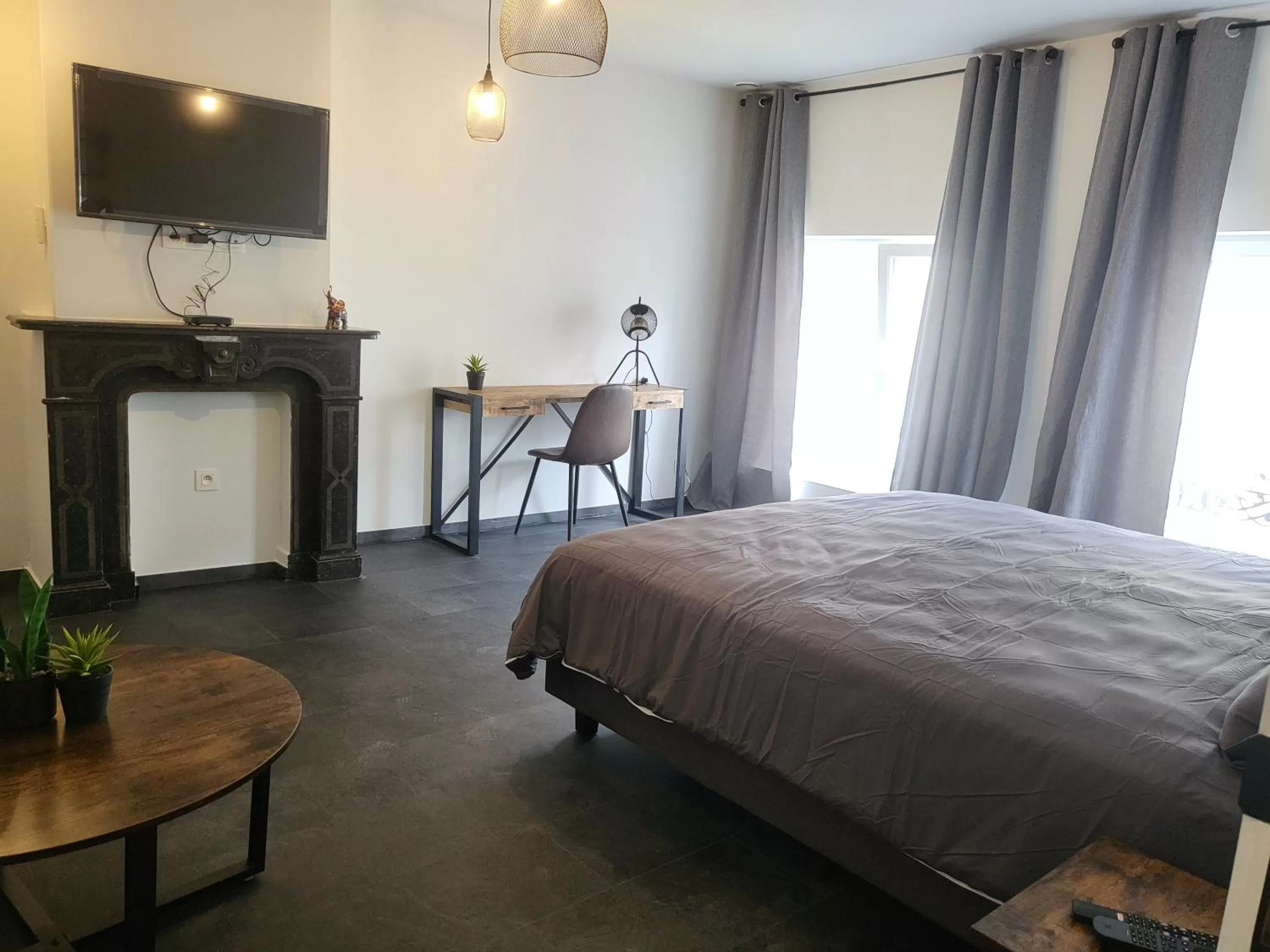 Photo of the whole room, Bed in Loogiez