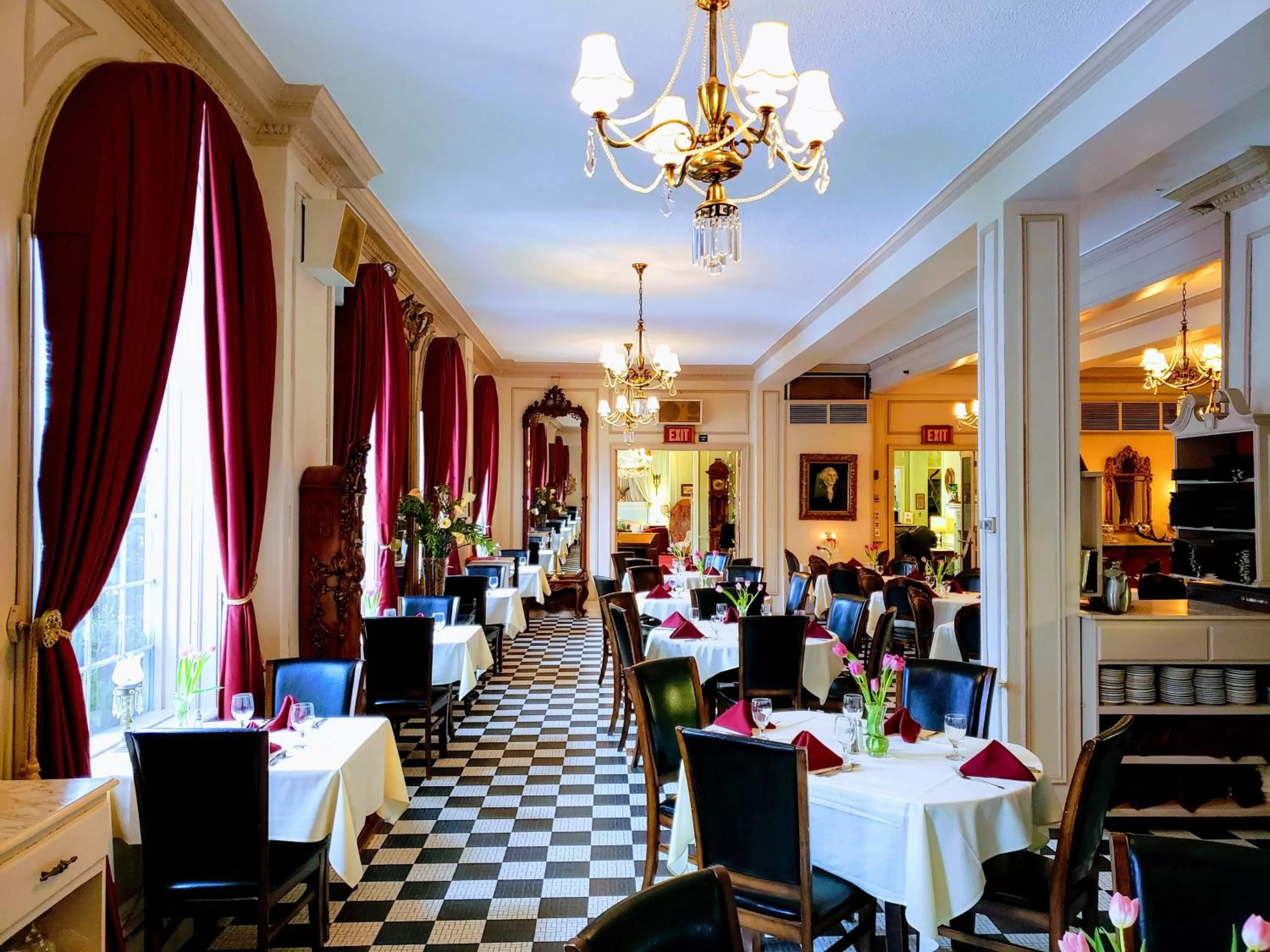 Restaurant/places to eat in Lowell Inn