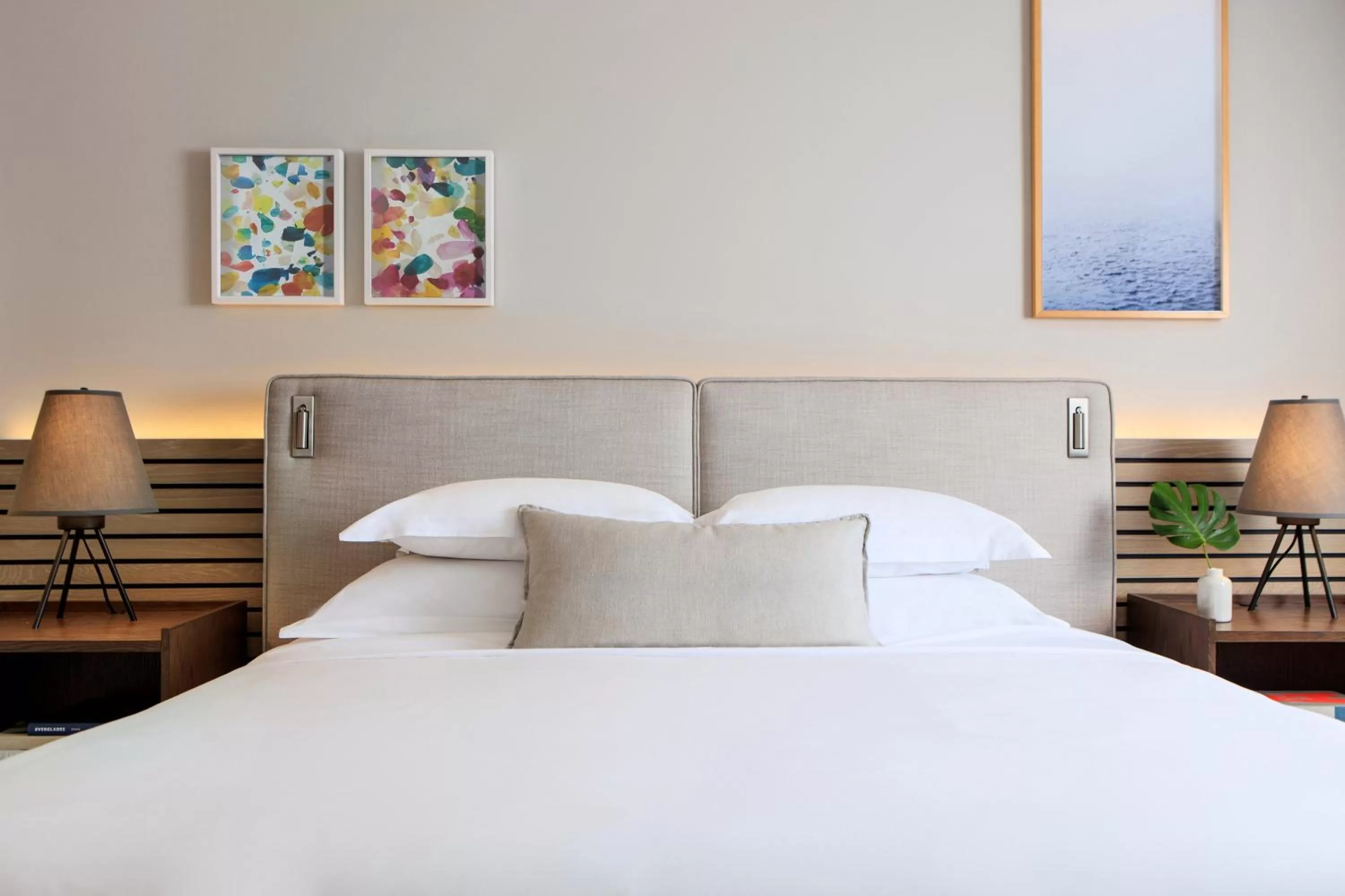 Photo of the whole room, Bed in Kimpton EPIC Hotel by IHG