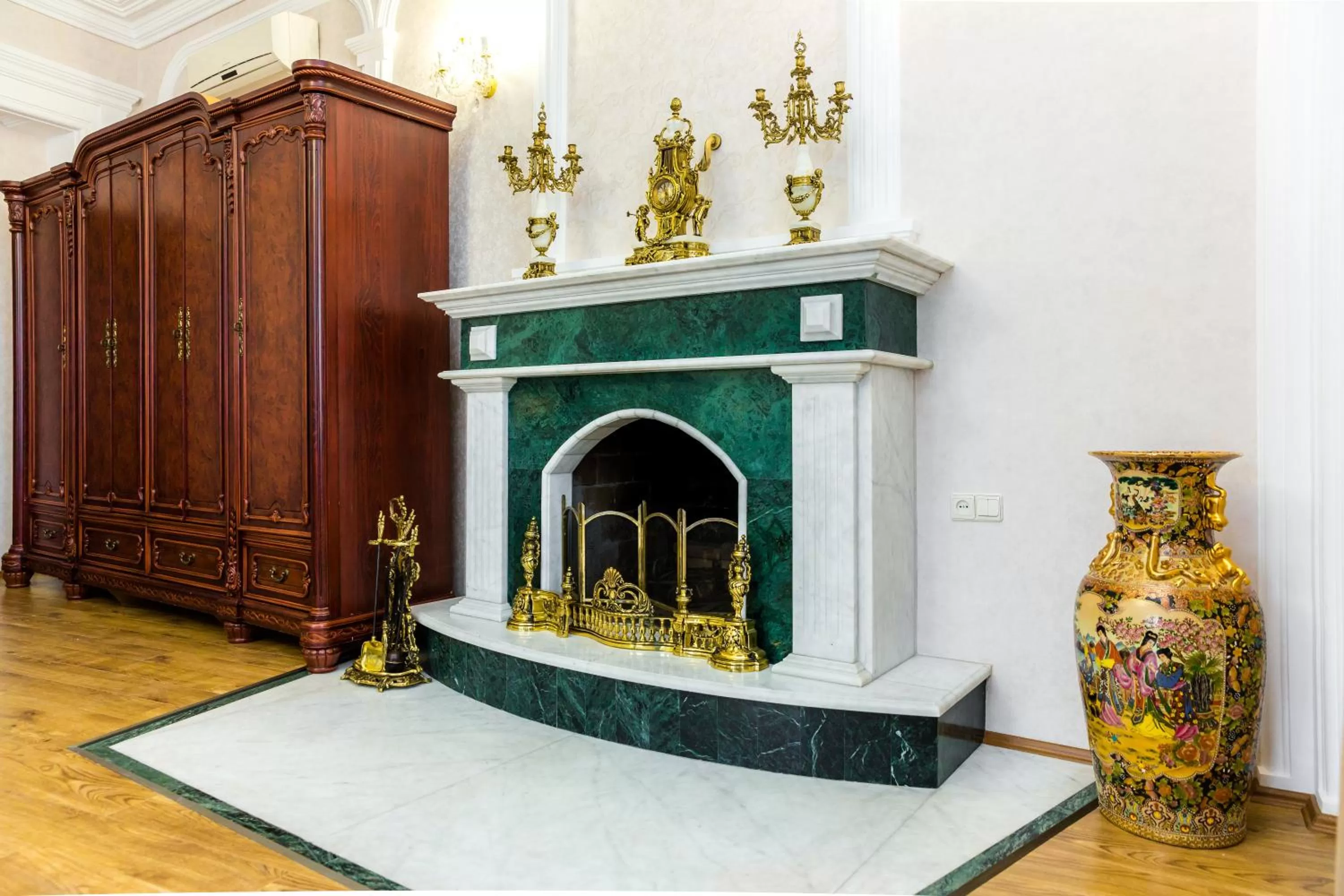 Decorative detail in Elia Palace Hotel