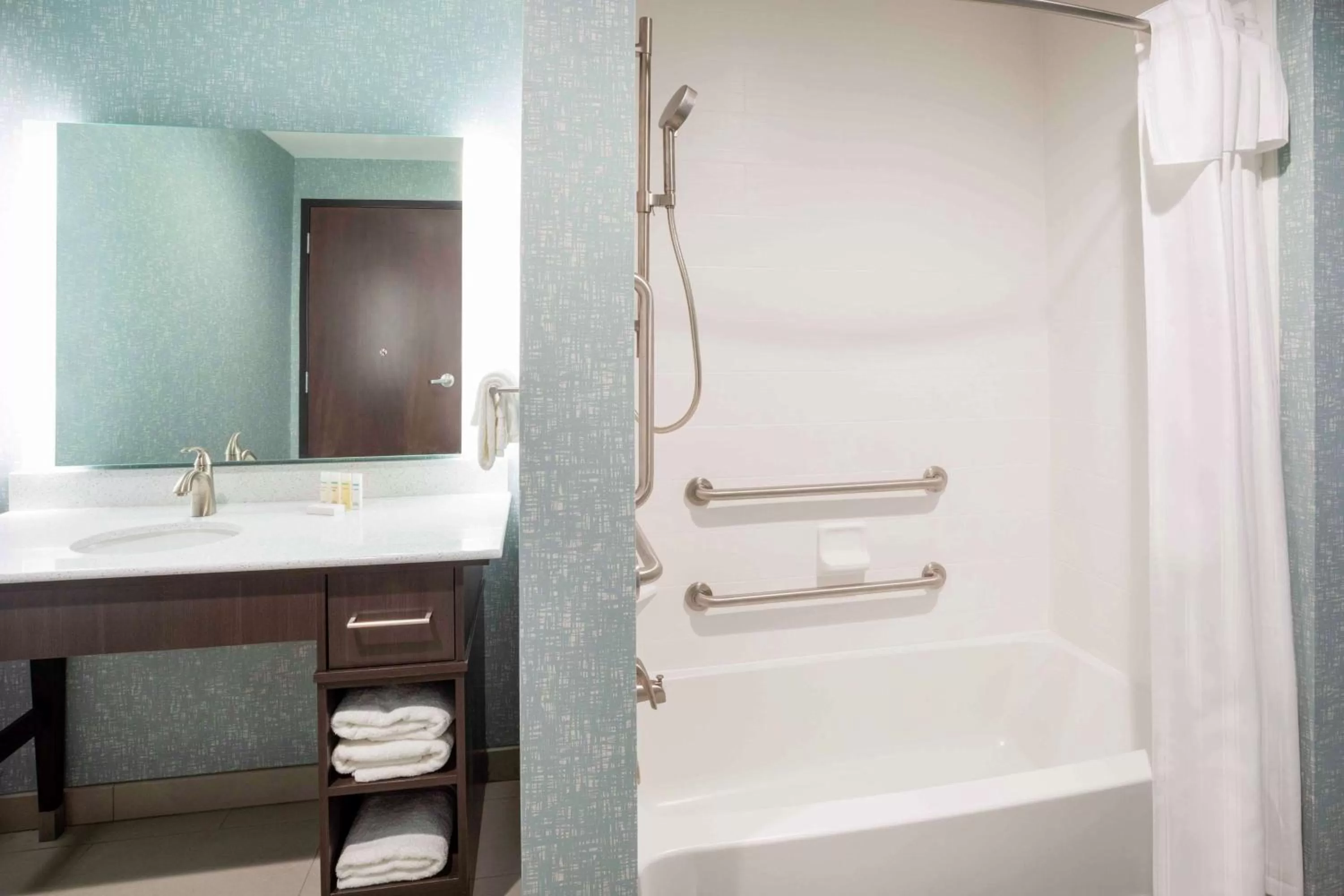 Bathroom in Homewood Suites By Hilton Edina Minneapolis