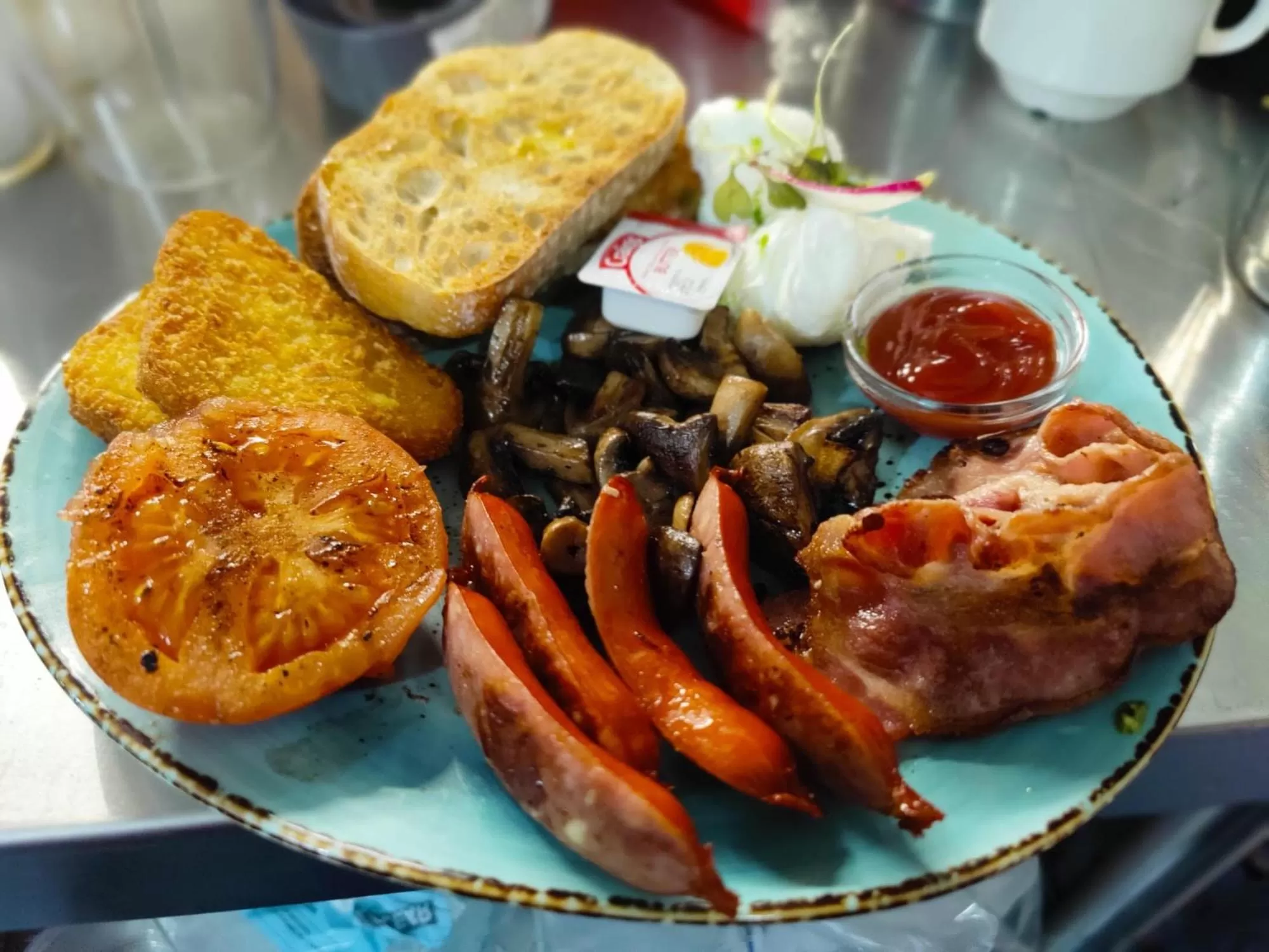 Restaurant/places to eat in Masonic Hotel