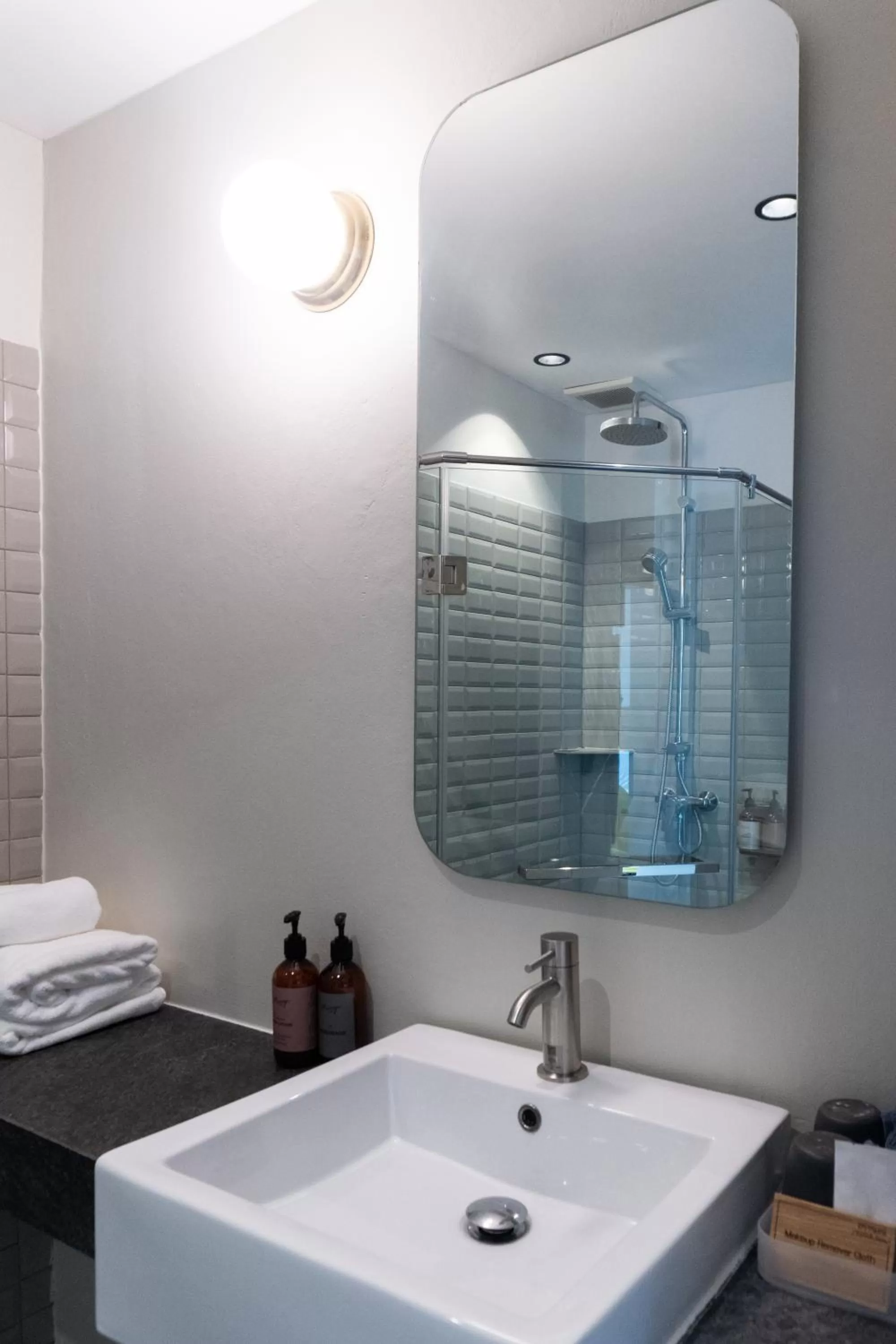 Bathroom in karaarom hotel