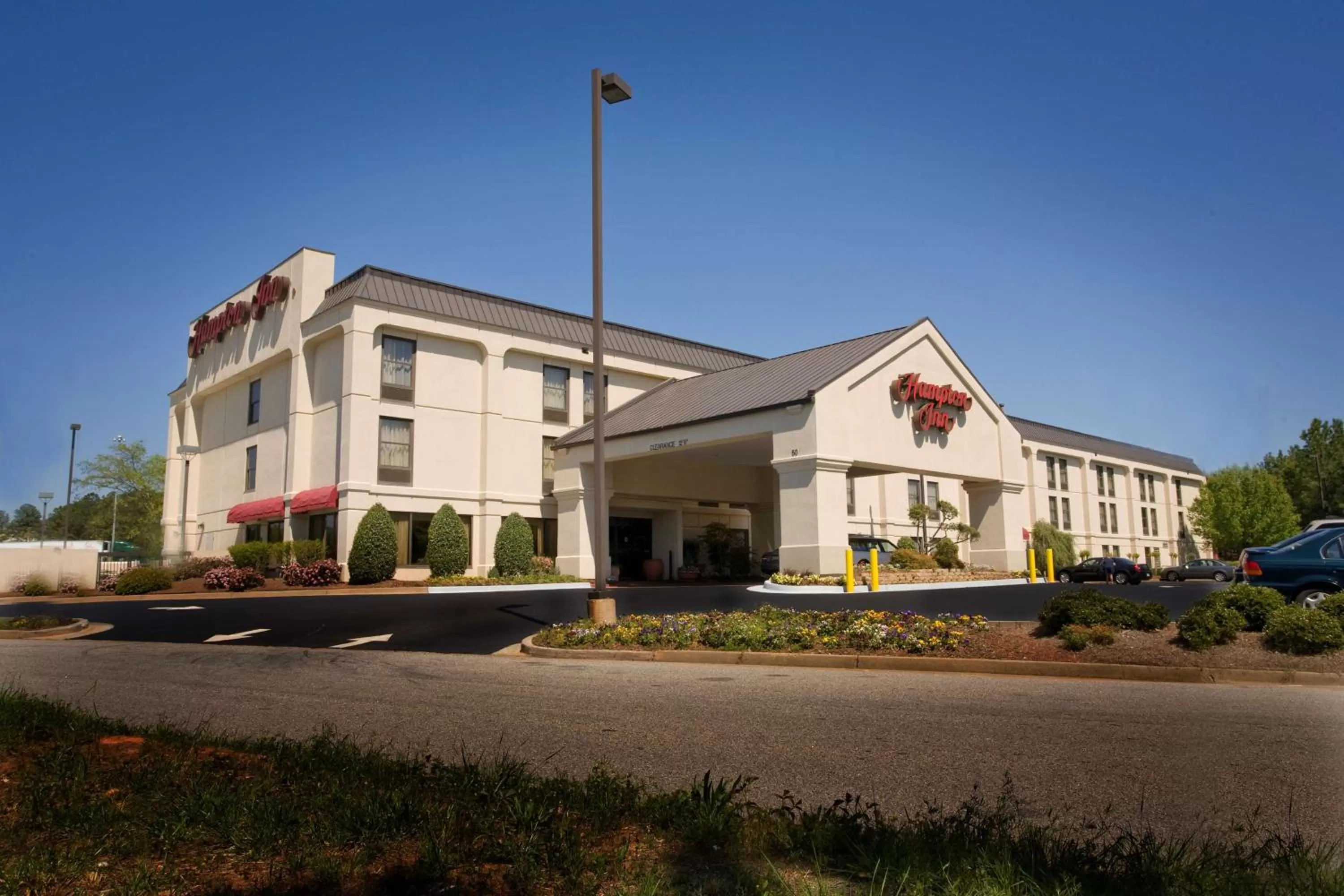 Property building in Hampton Inn Atlanta-Newnan