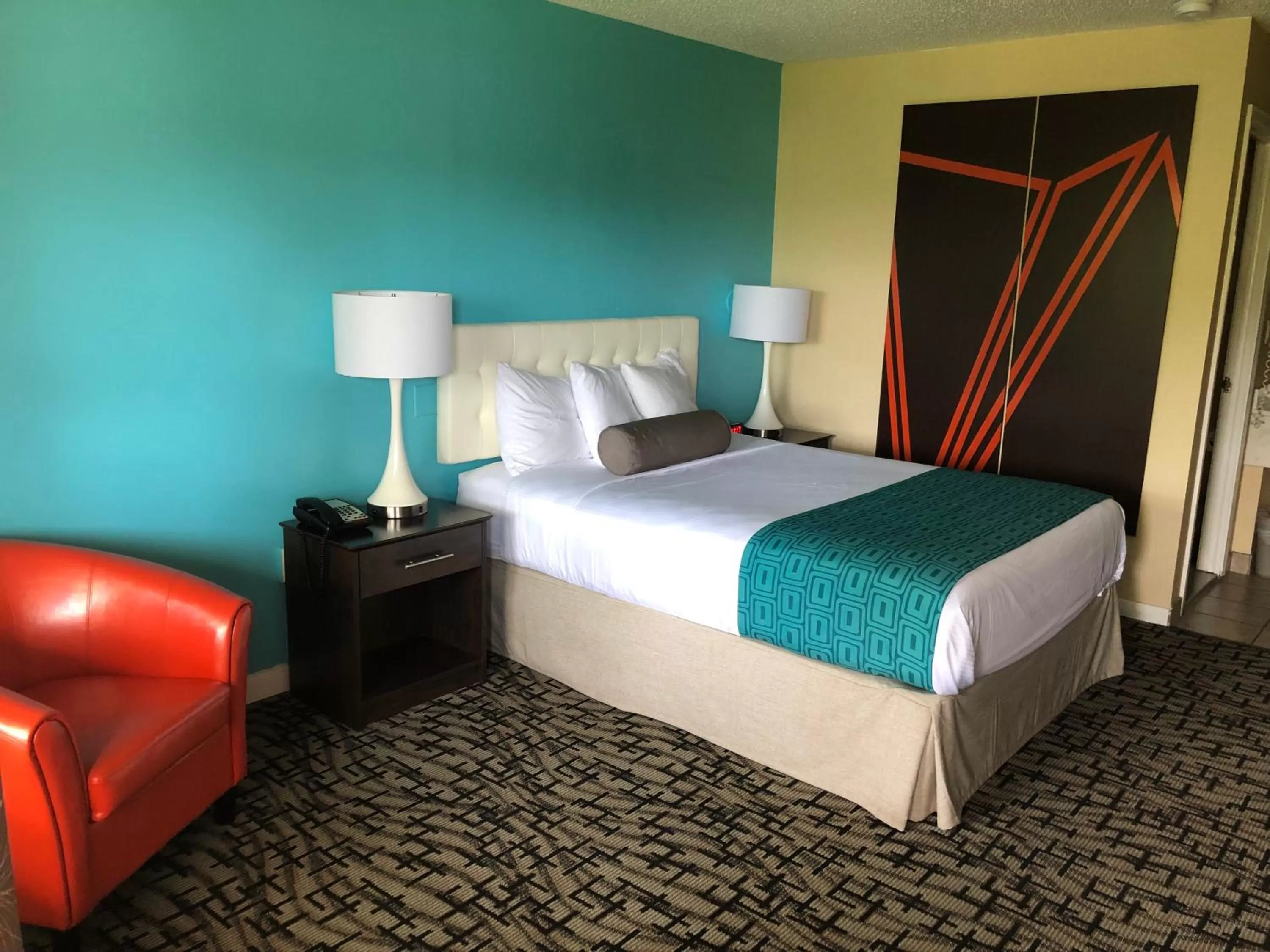 Bed in Howard Johnson by Wyndham Rocky Hill