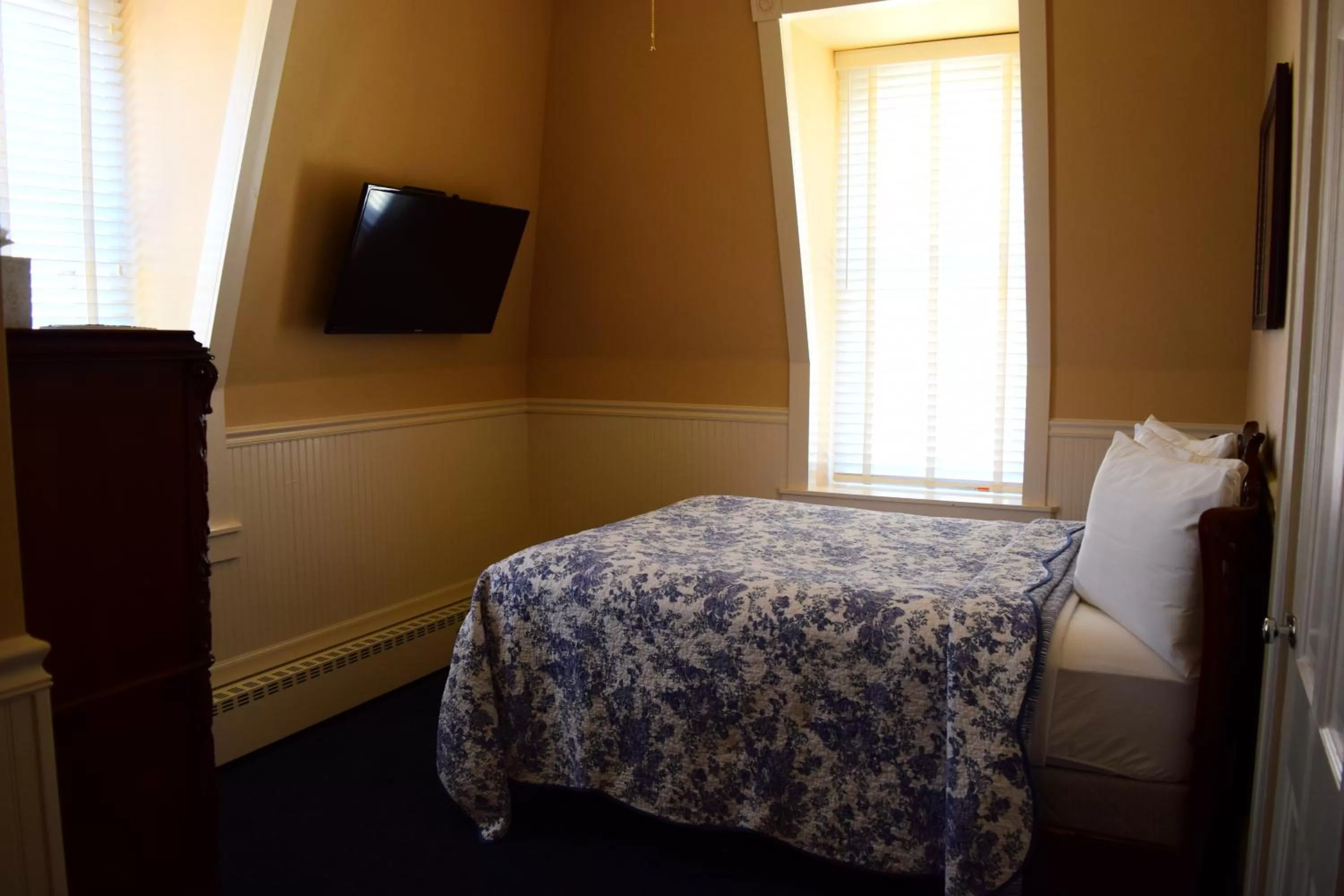 Bed in Grand Imperial Hotel