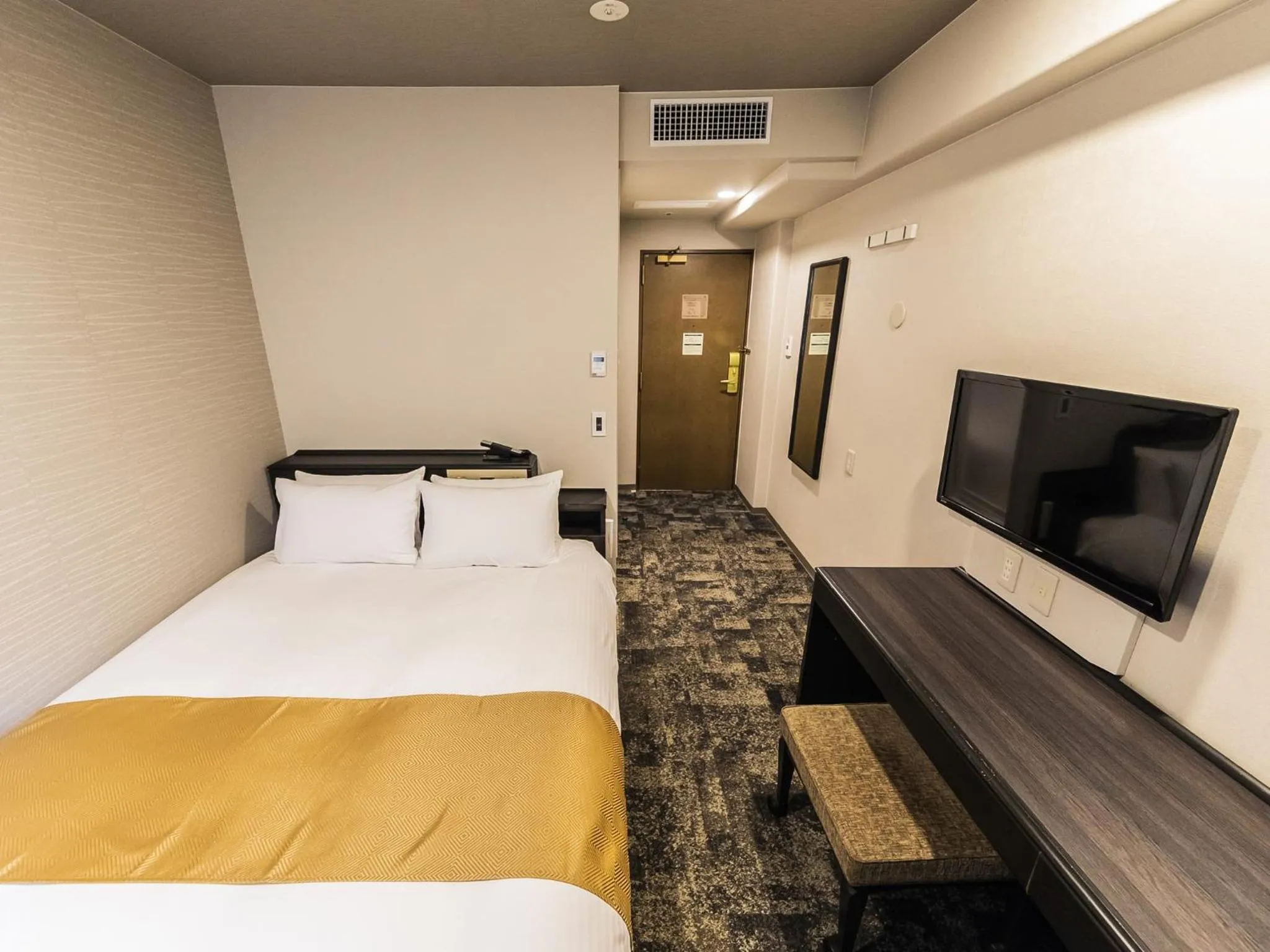 Photo of the whole room, Bed in El Inn Kyoto