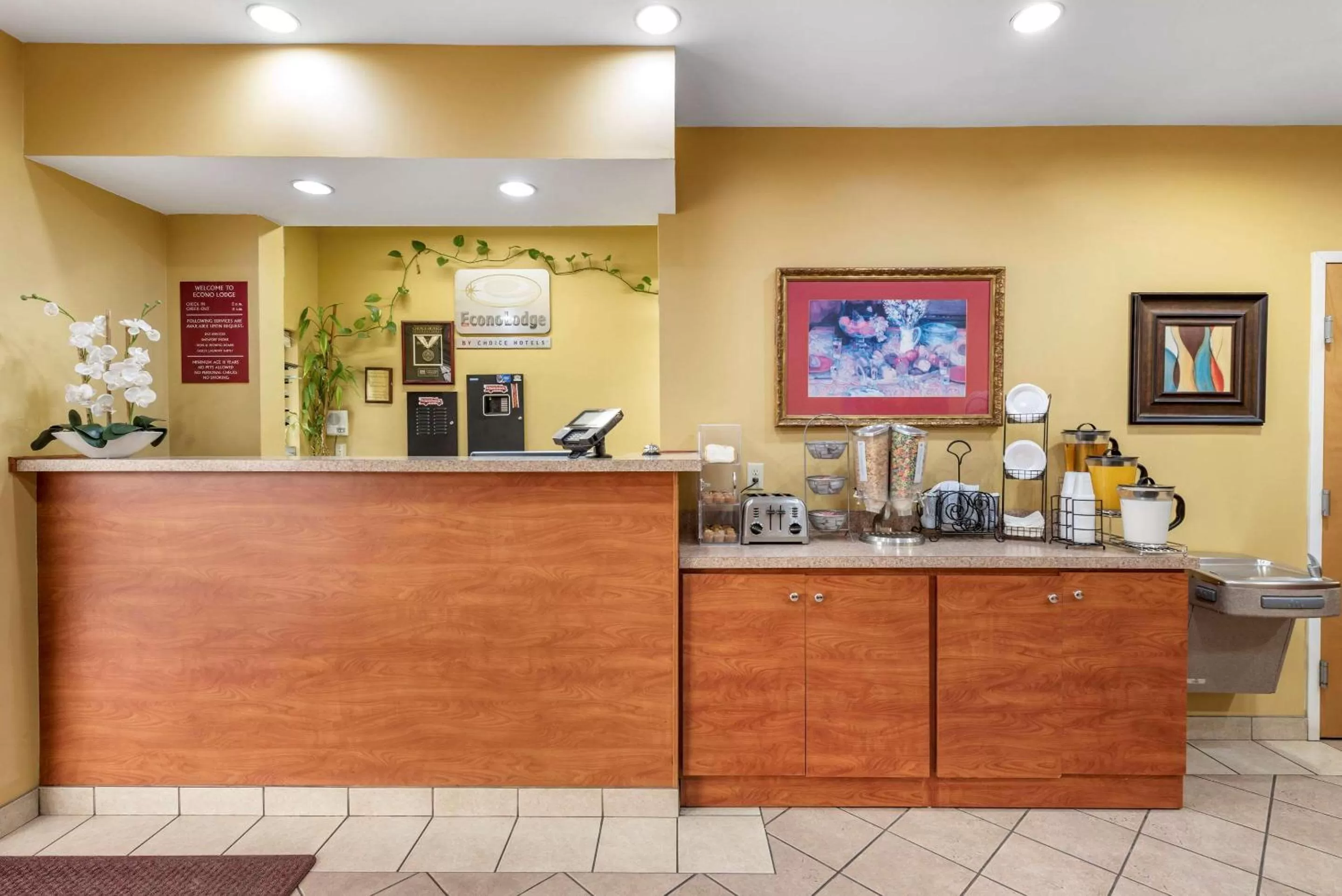 Lobby or reception in Econo Lodge Louisville Airport