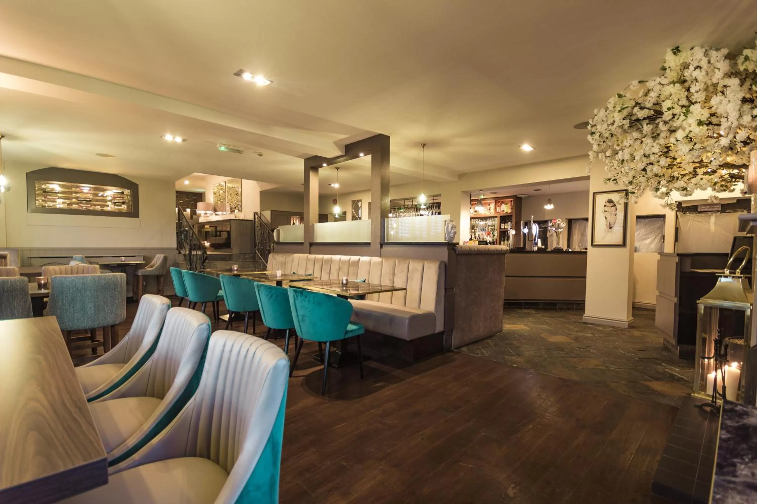 Restaurant/places to eat in White Lion Hotel