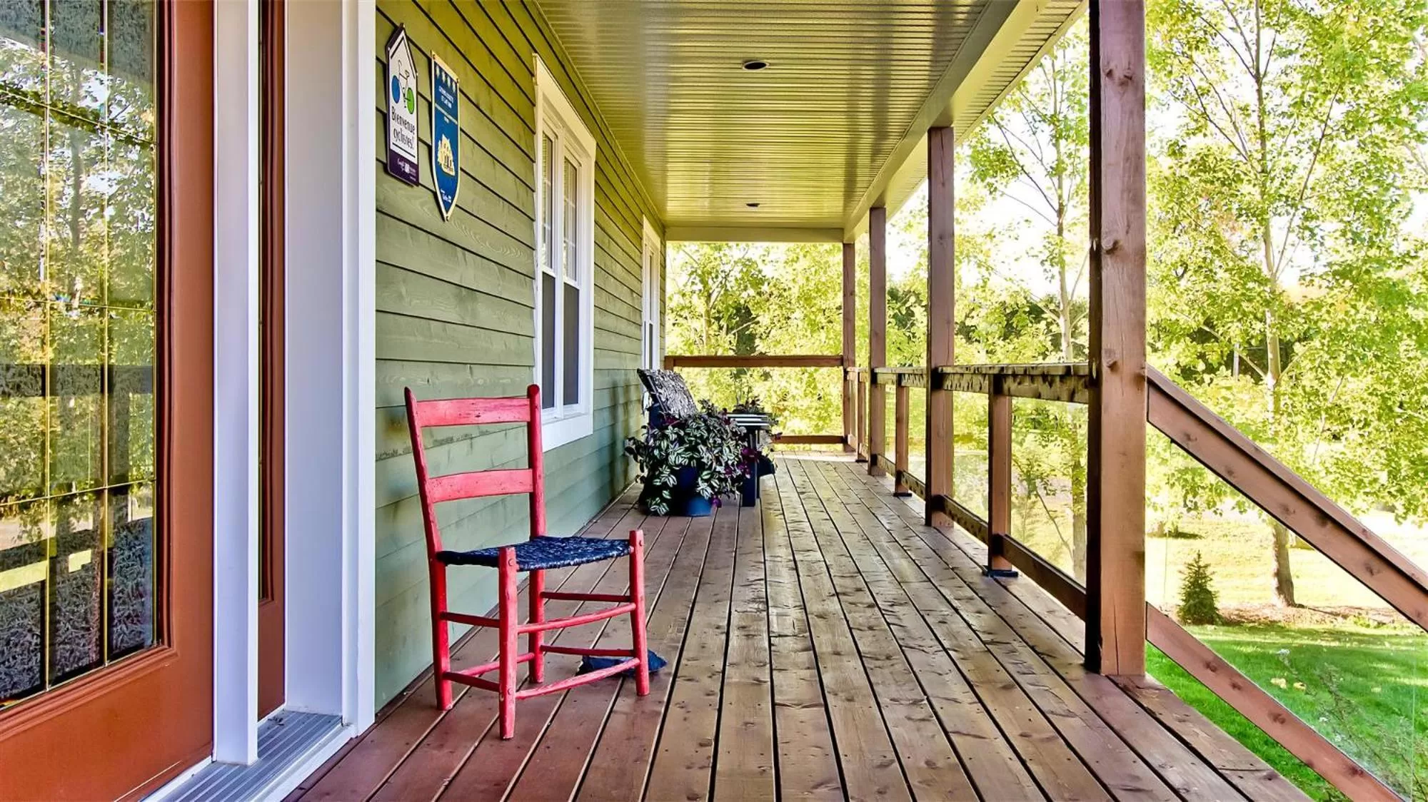 Facade/entrance, Balcony/Terrace in Gî'Temps couette et café B&B