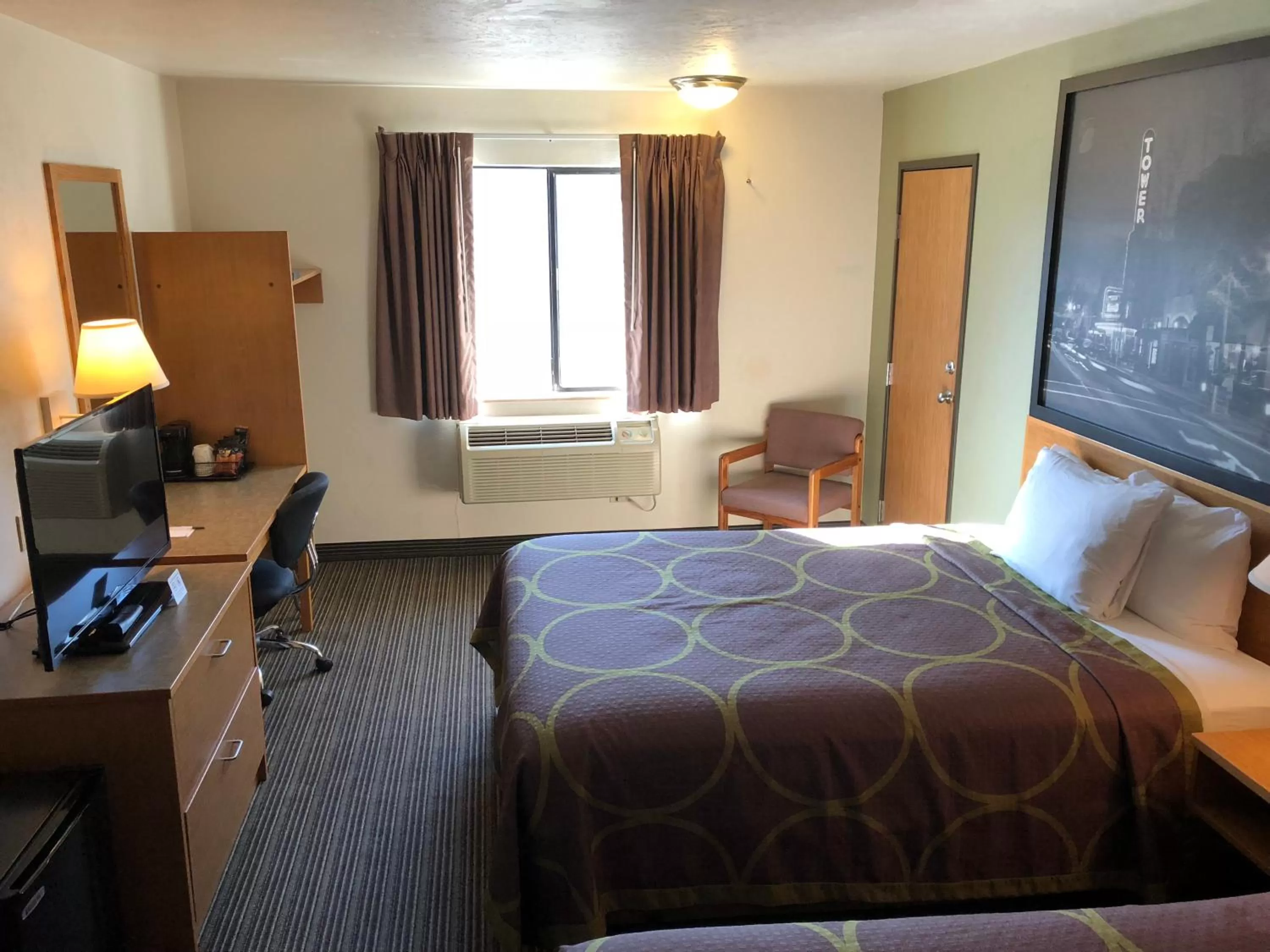 Bedroom, Bed in Super 8 by Wyndham Bend