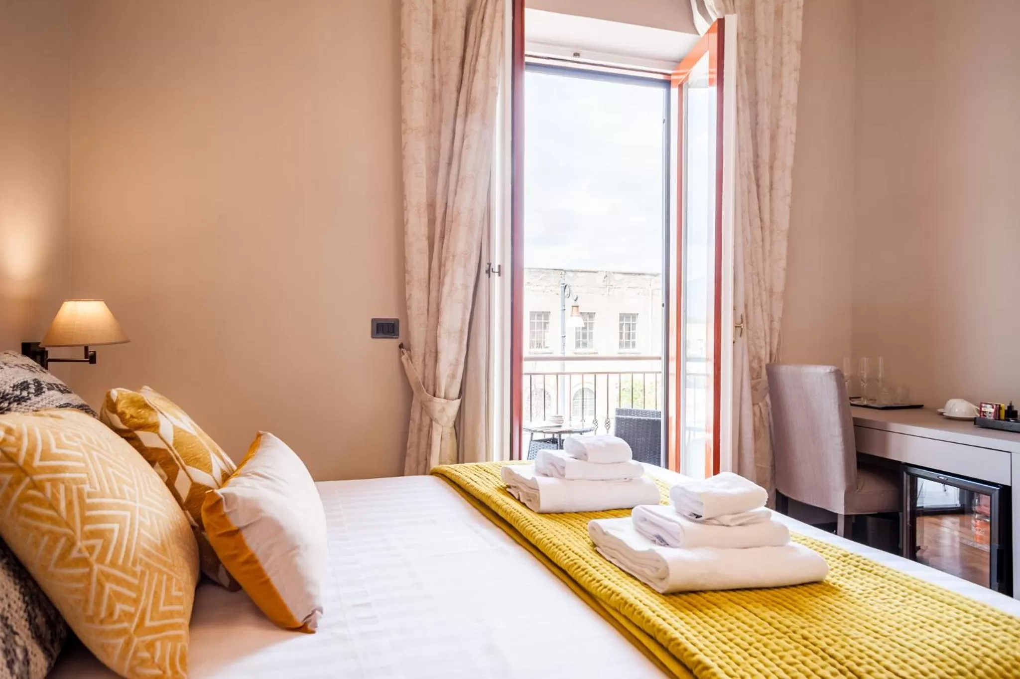 Bed in Dream House Pompei