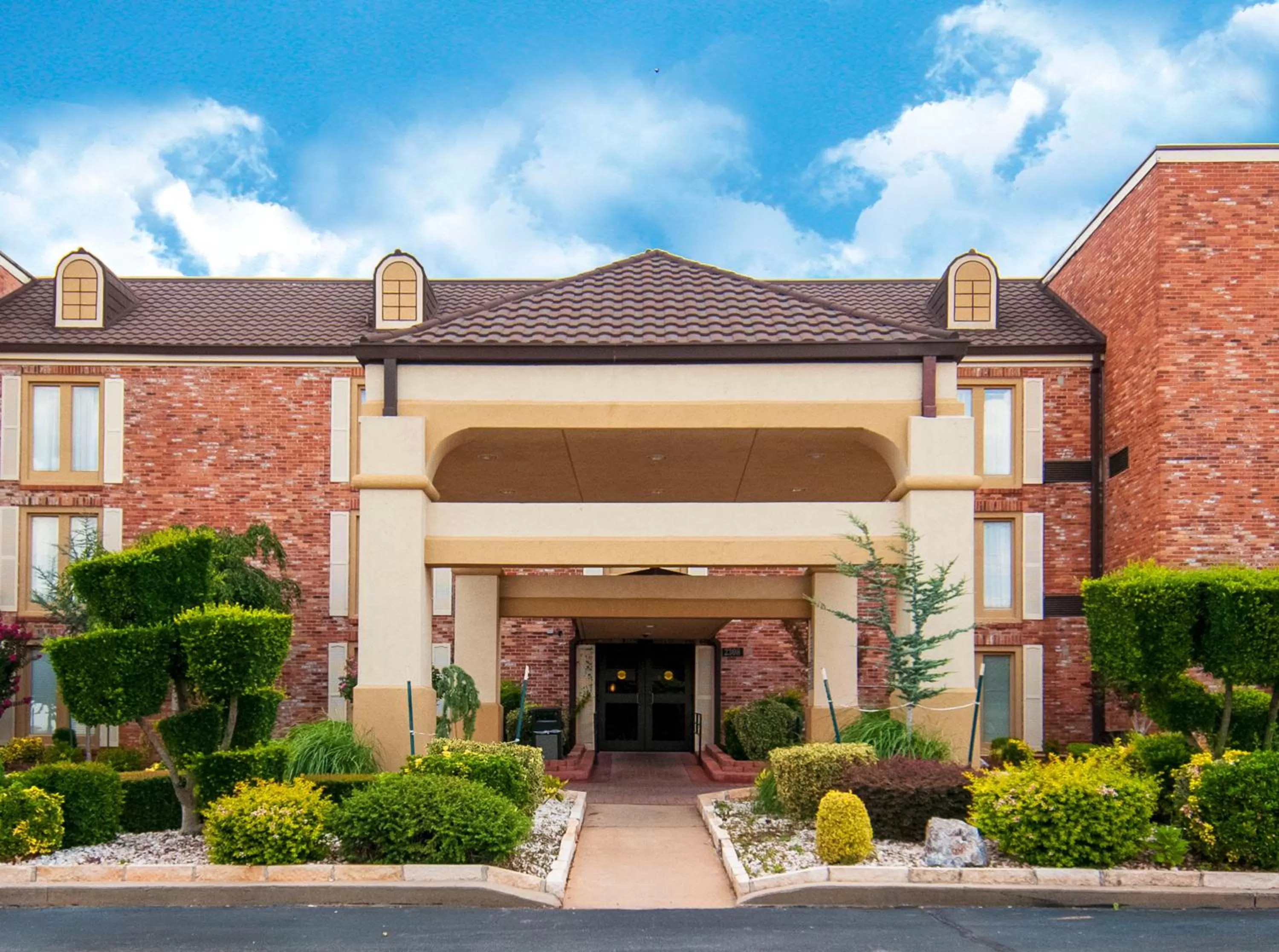 Property building in Governors Suites Hotel Oklahoma City Airport Area