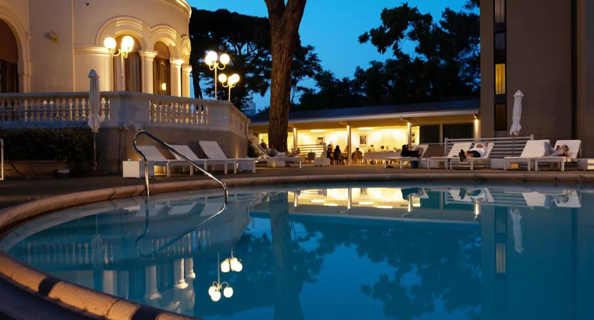 Night in Hotel De La Ville