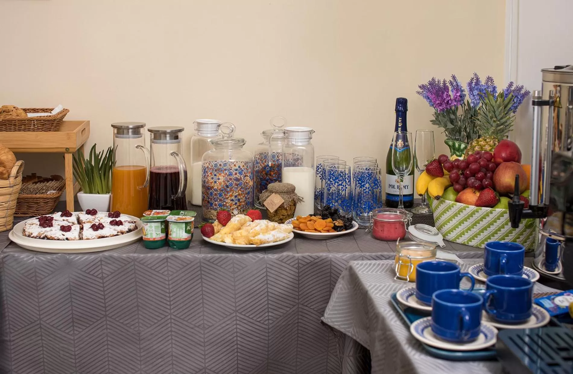 Breakfast in Art Hotel