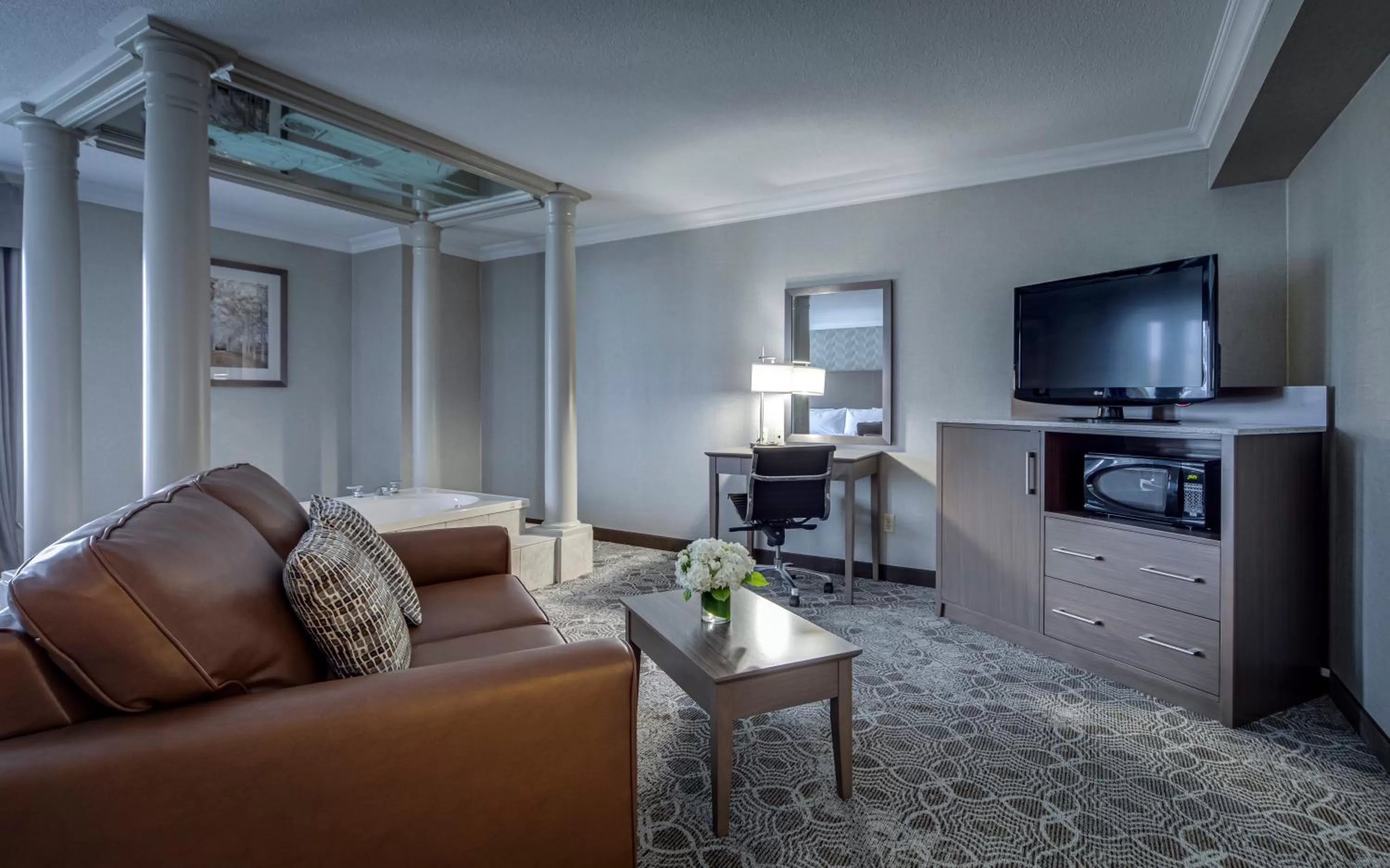 TV and multimedia in Monte Carlo Inn Markham