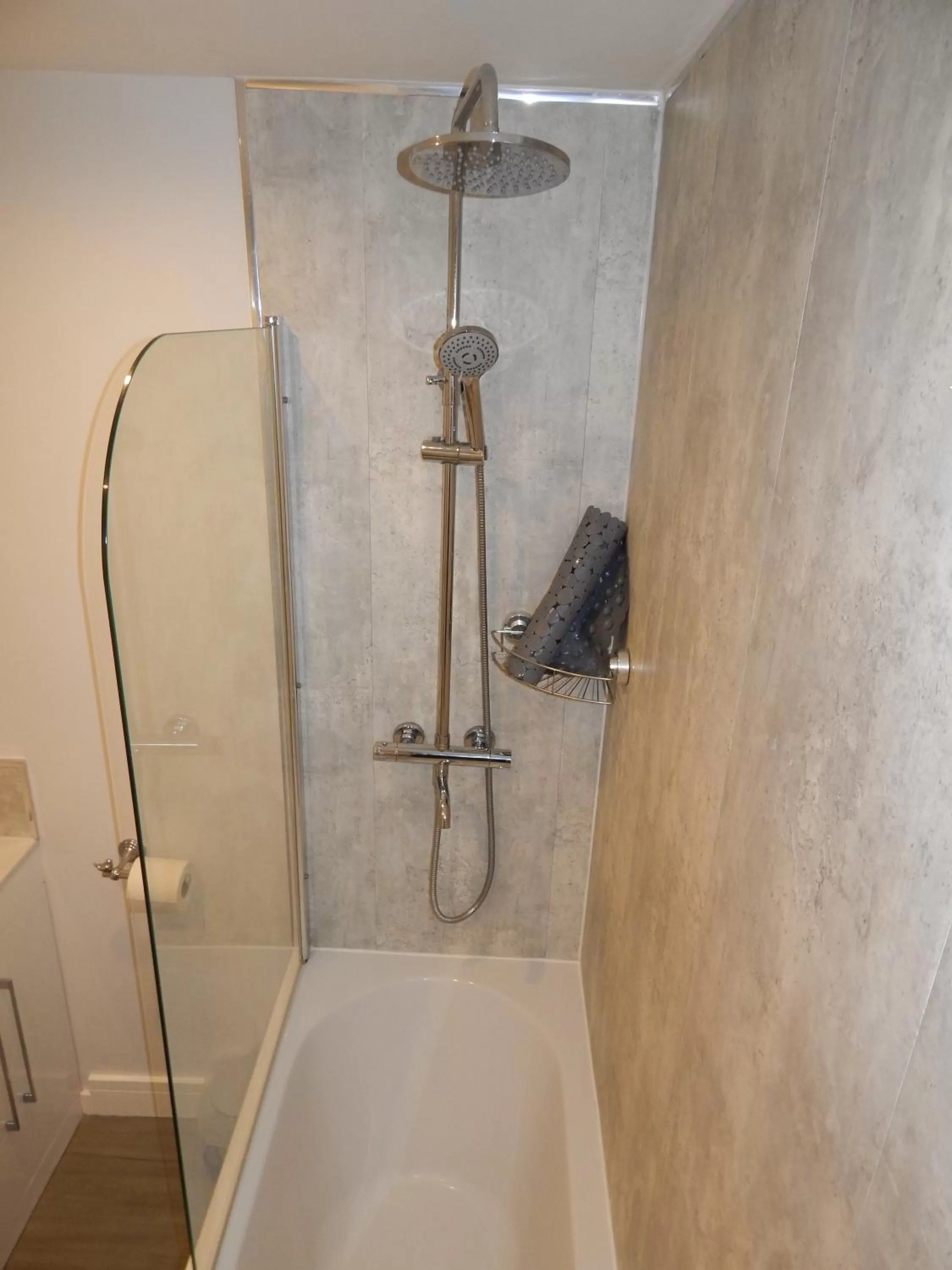 Bathroom in The Saxon Inn