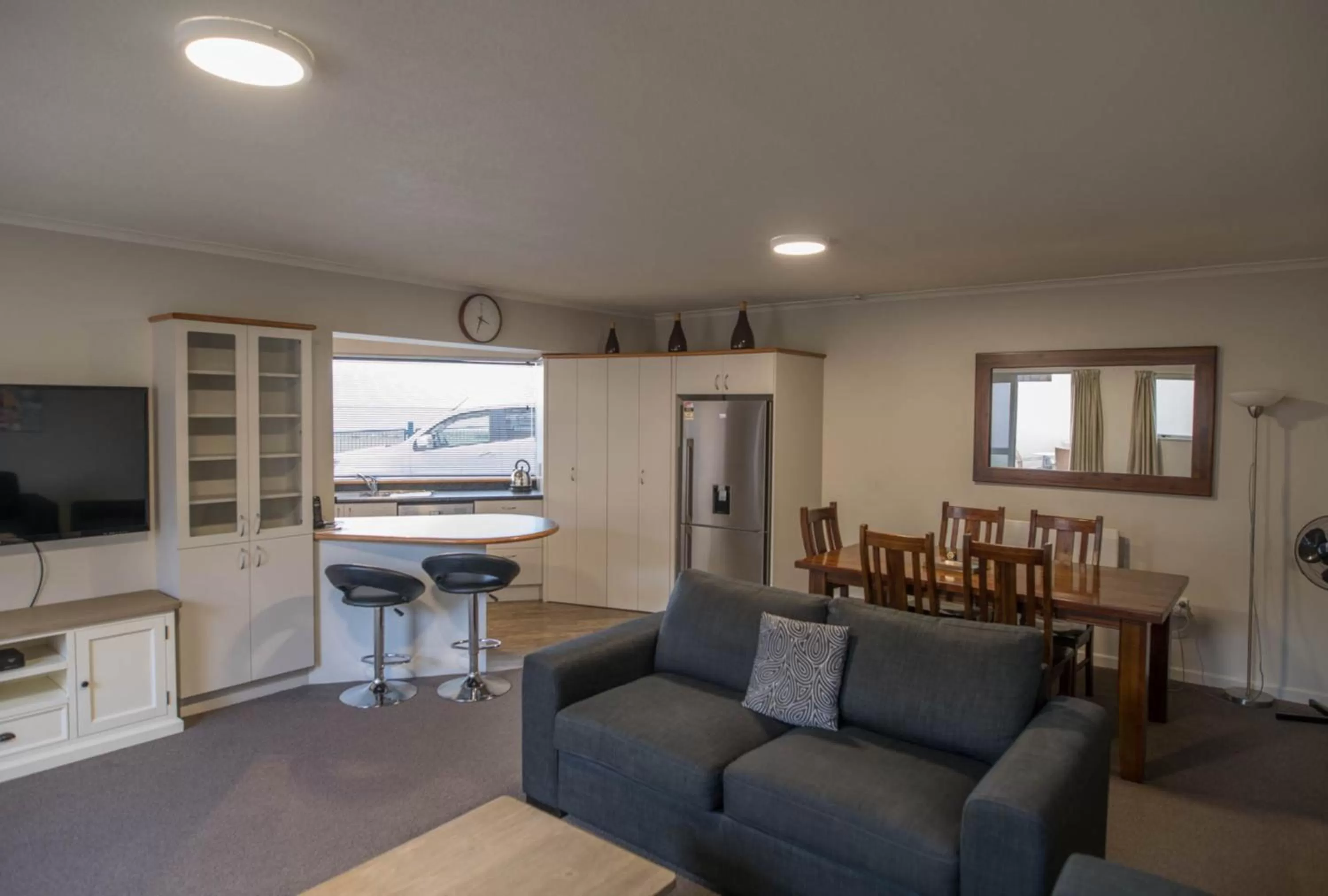 Kitchen or kitchenette, Seating Area in Panorama Motor Lodge