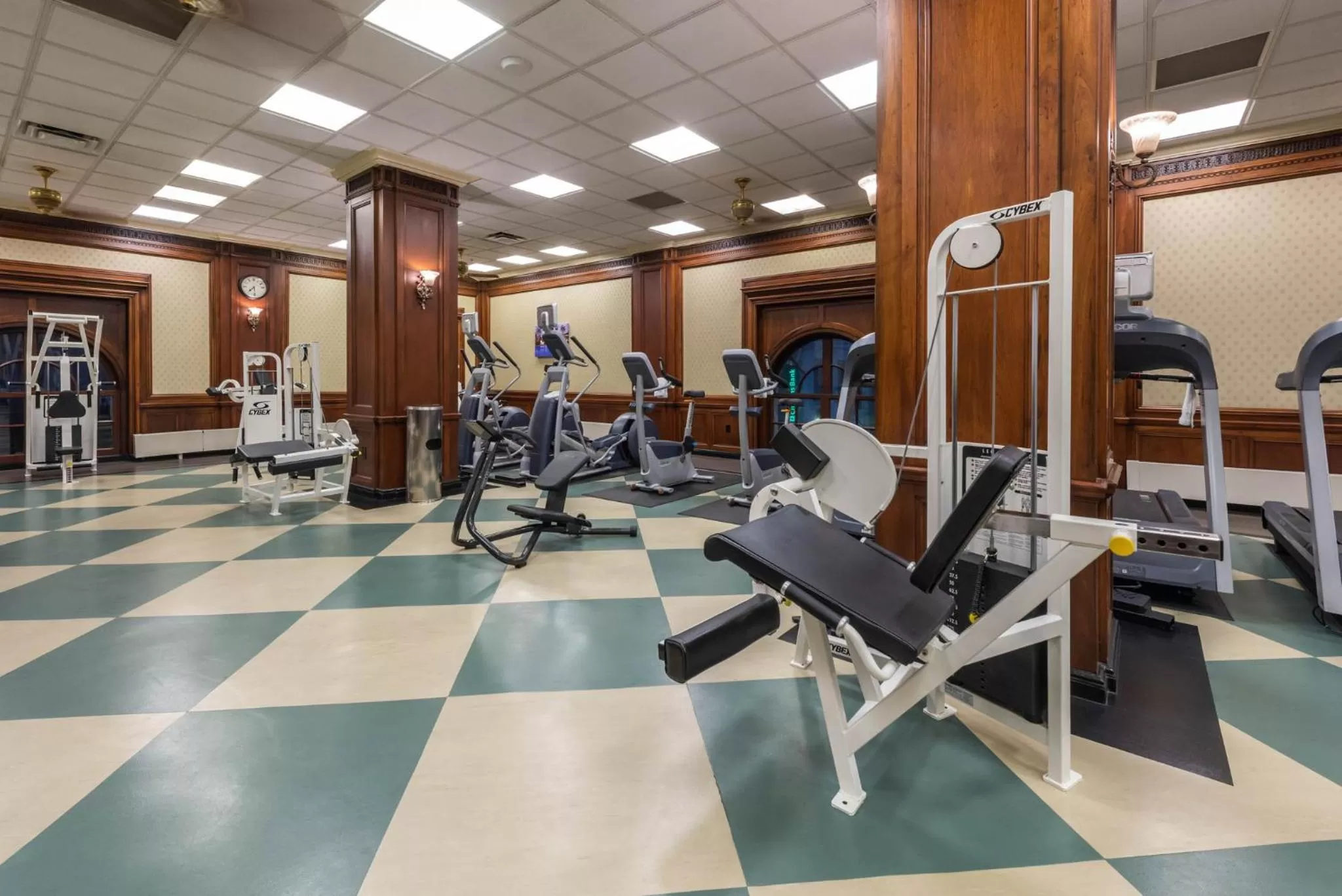 Fitness centre/facilities in Omni William Penn Hotel