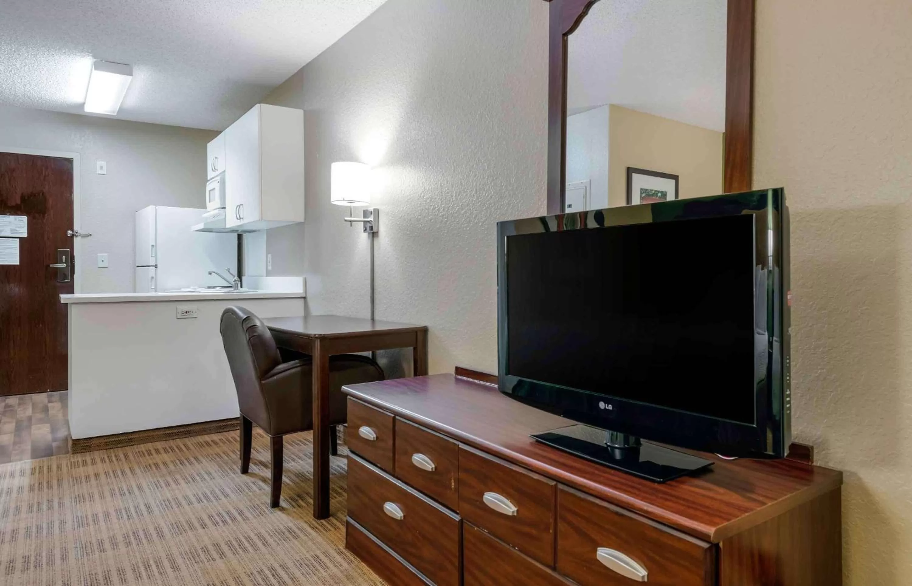Bedroom in Extended Stay America Select Suites - Orlando - Conven Ctr - Sports Complex