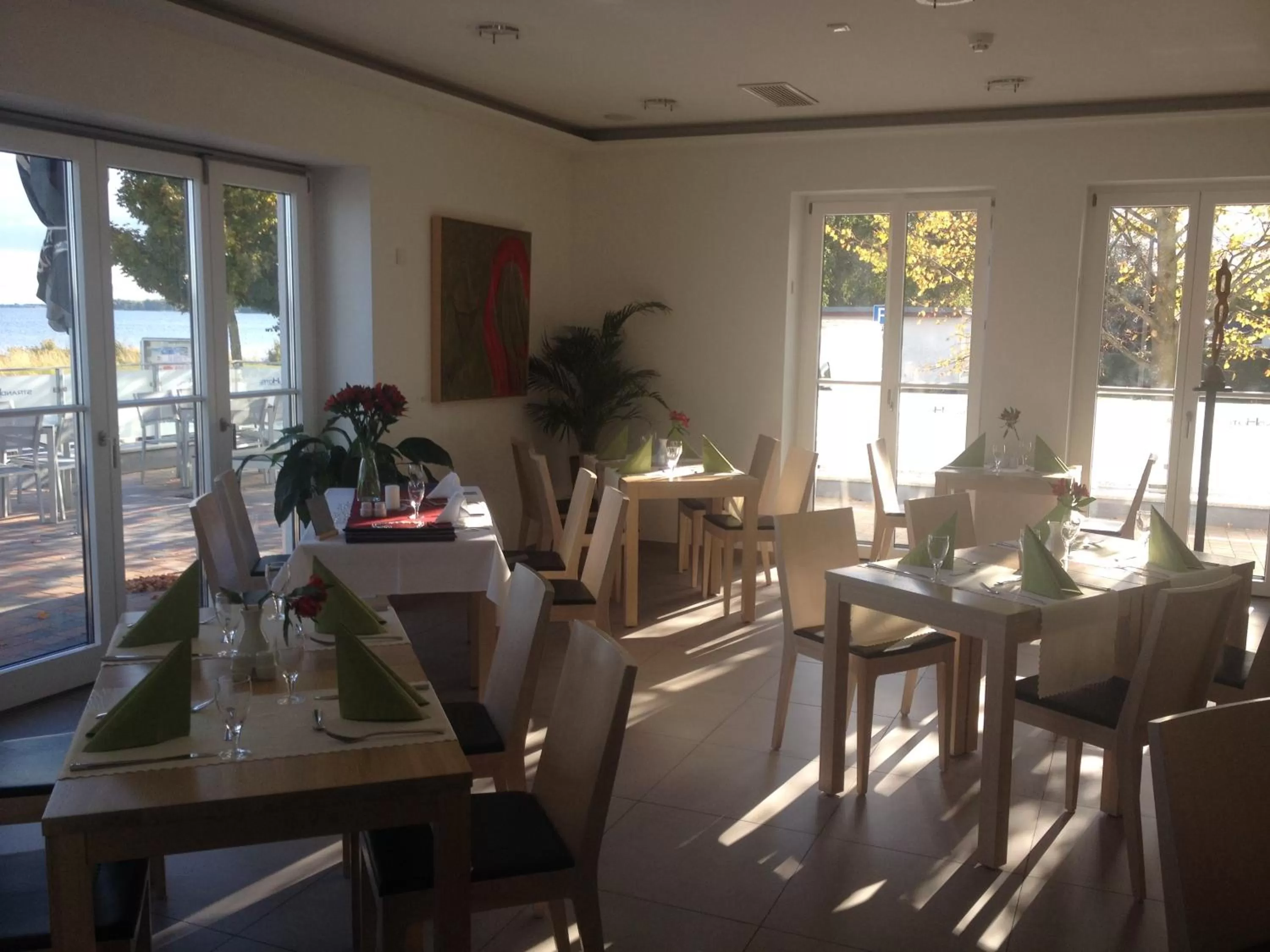 Restaurant/Places to Eat in Strandhotel Dranske