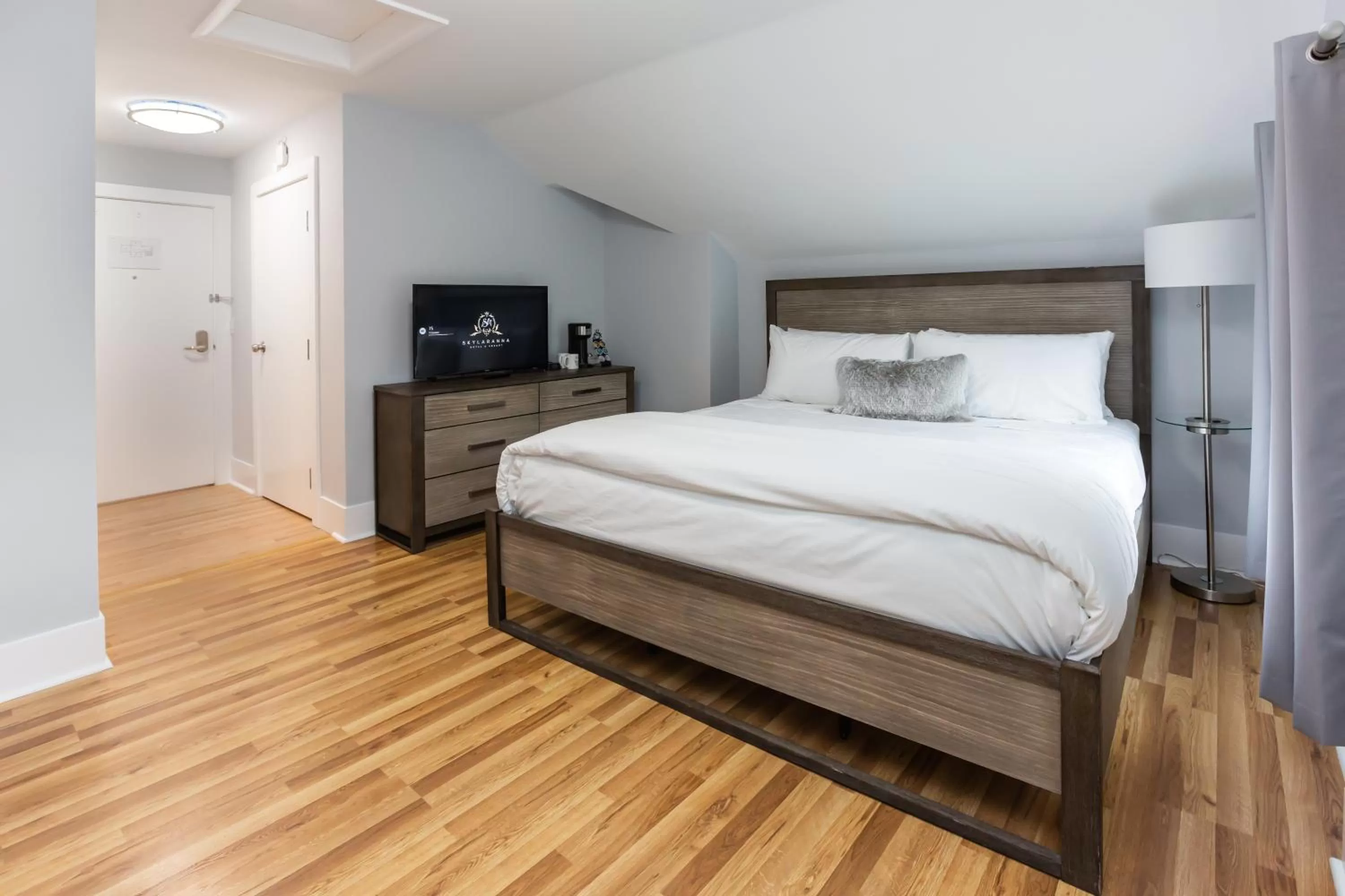 Bed in SKYLARANNA Resort & SPA